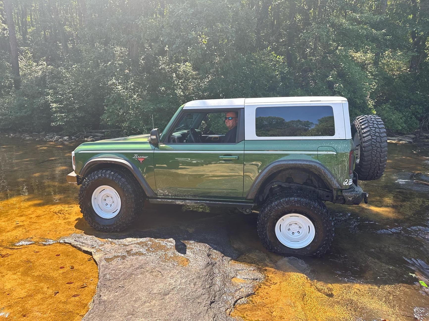 Ford Bronco Wife's 1st time ever driving offroad by herself! Gl7pwgHP