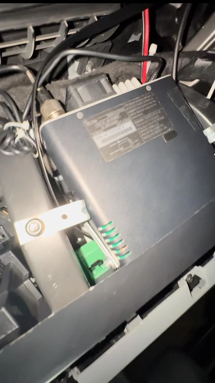 Ford Bronco Sleeker Dual Band Radio Install (UHF/VHF) ICOM-2730A IMG_1146