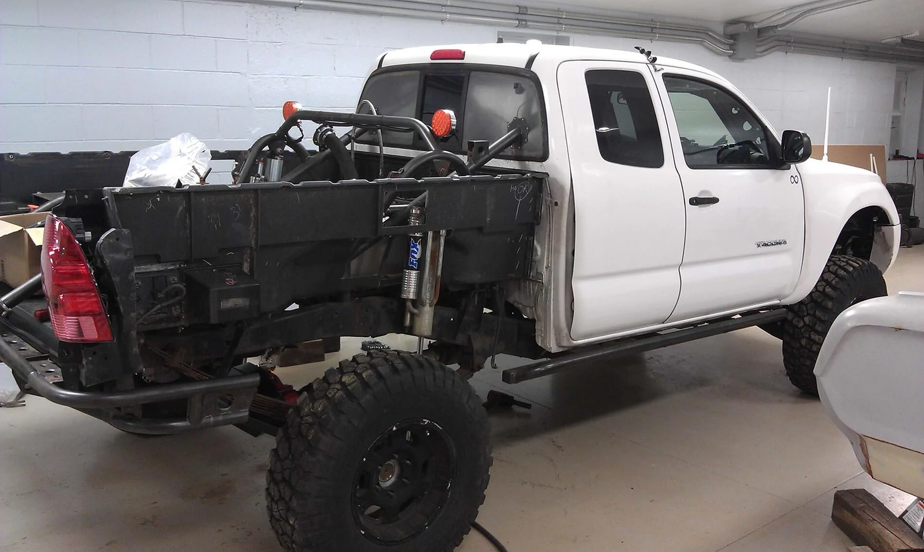 Ford Bronco '21 roll bar rivet nuts retrofitted (mounting holes / locations drilled in rollbar) 1725386822735-xt