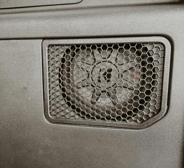 Ford Bronco Victory: dialed in the Kicker 200.4 and 500.1 amps with upgraded speakers and Gearshade hidden 8" sub IMG_1223