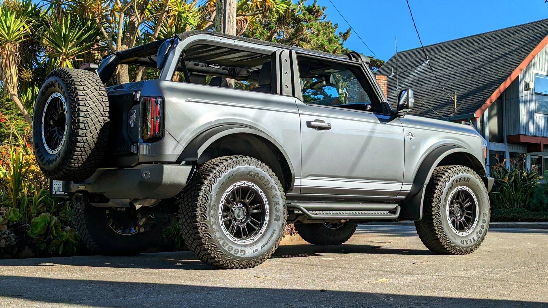 Ford Bronco (2 Door) Go Rhino Dominator Xtreme D1 Side Steps With Mounting Bracket Kit $200 1725991514725-gu
