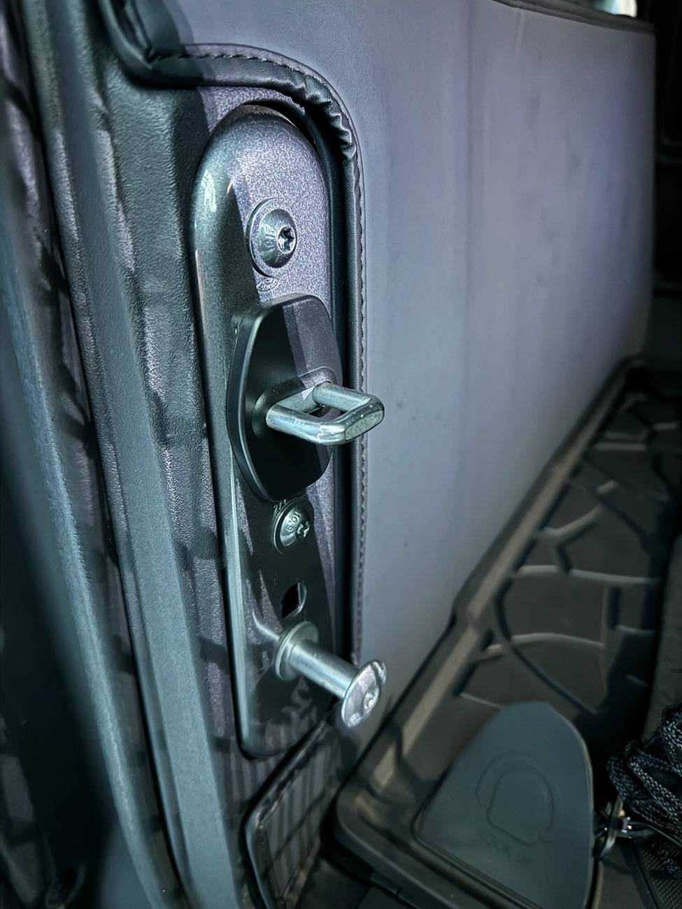 Ford Bronco Yet another tailgate rattle thread IMG_0758