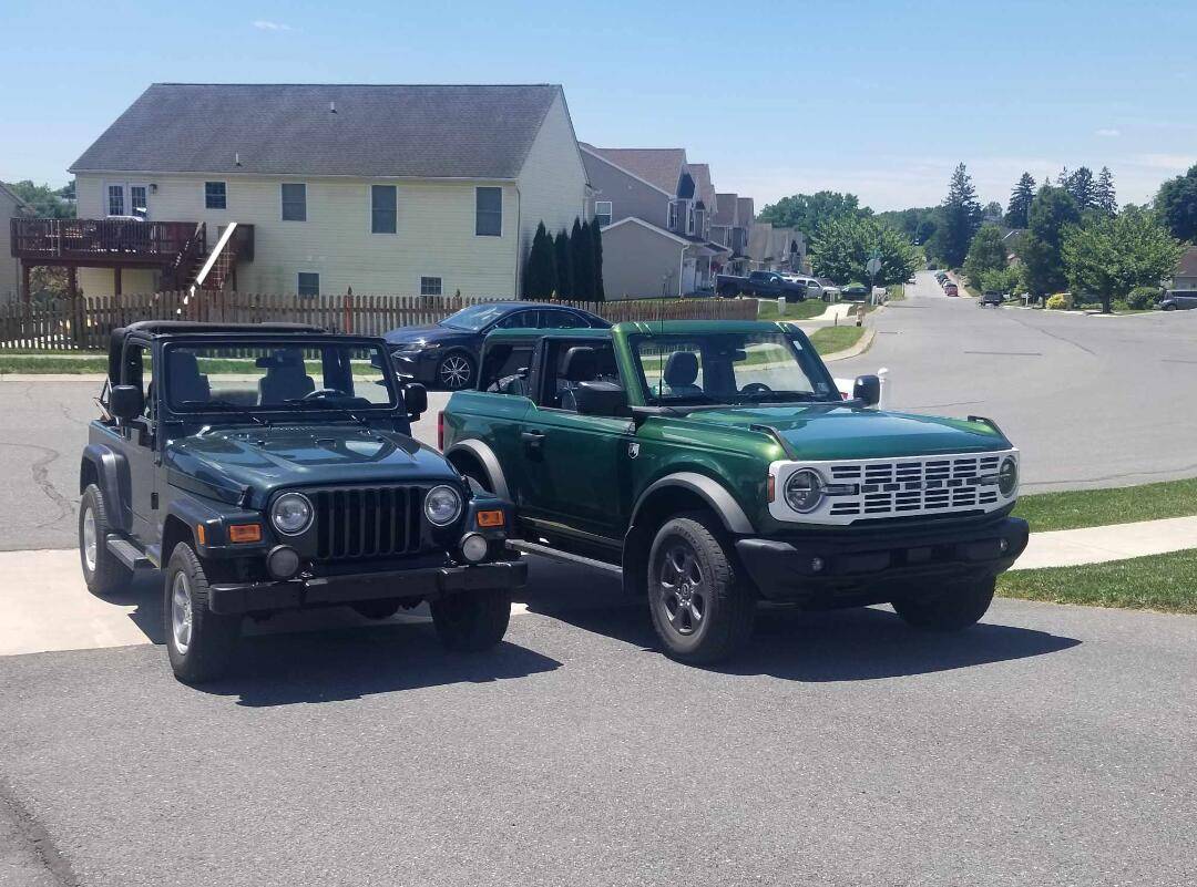 Ford Bronco Pics of your 2dr next to other cool 2drs Screenshot_20240911-113914_Files by Google (1)