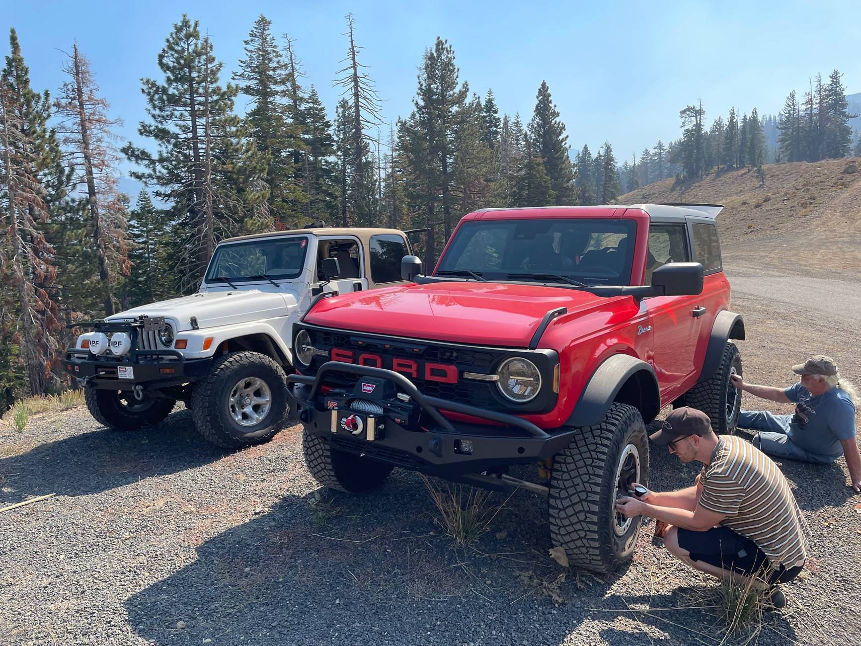 Ford Bronco Pics of your 2dr next to other cool 2drs IMG_3717