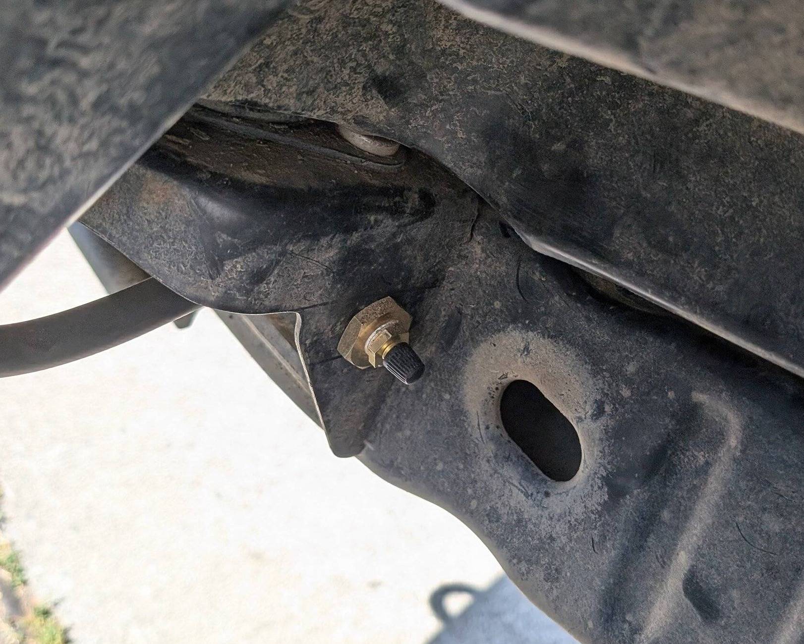 Ford Bronco 4 way hoses are old news... built a permanent on-board air hose PXL_20240913_201529092