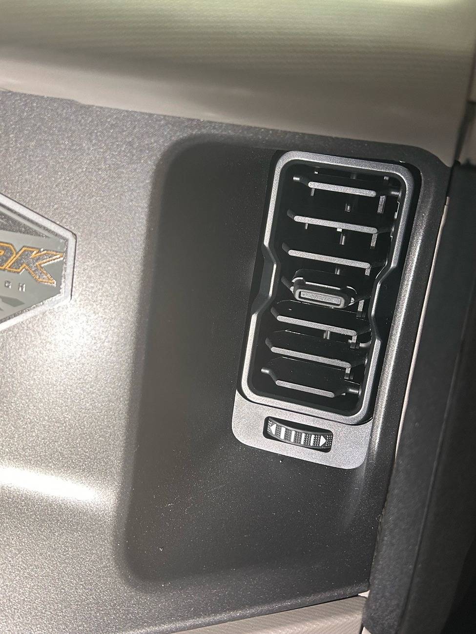 Ford Bronco 2024 Wildtrak interior handle swap (from standard blue color) - pics vent