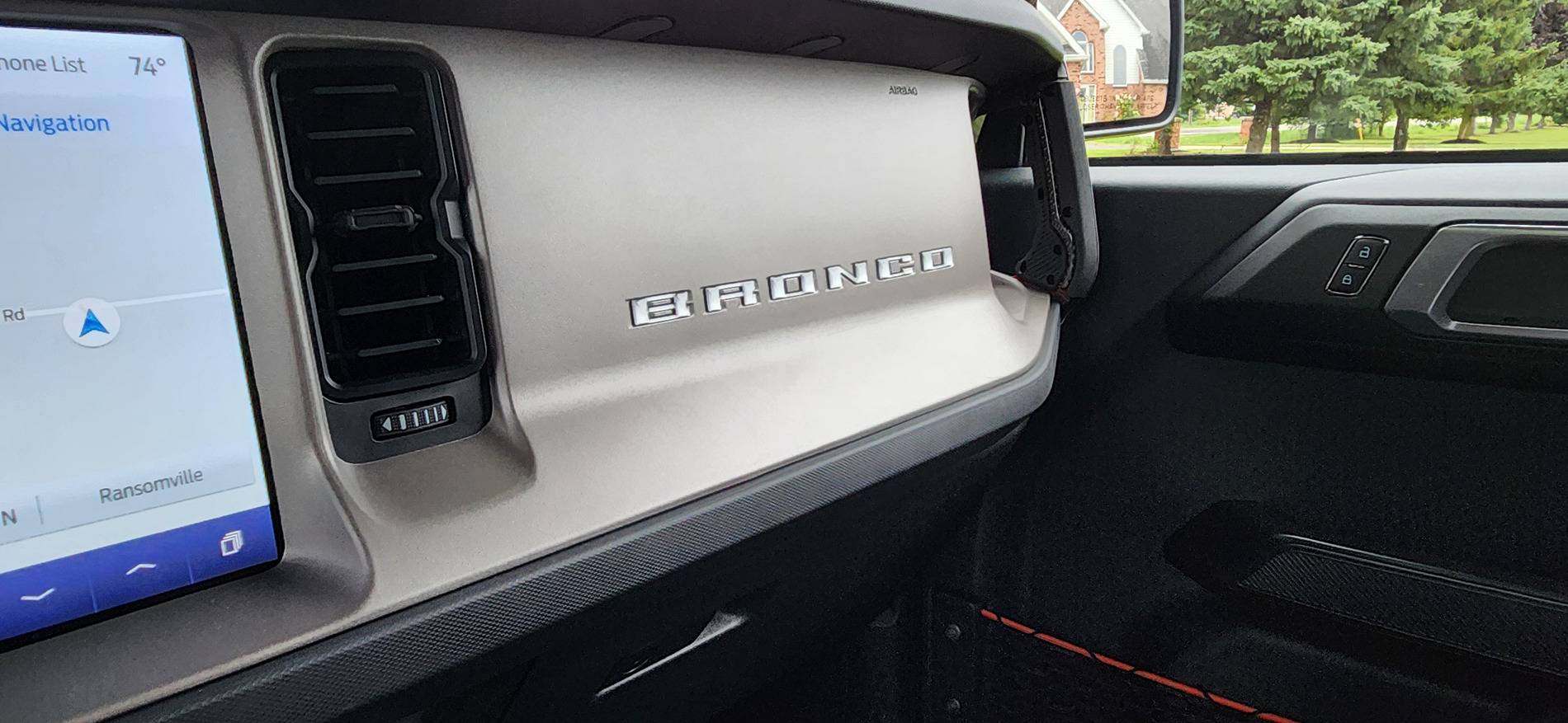 Ford Bronco 2024 Wildtrak interior handle swap (from standard blue color) - pics 20240802_164232