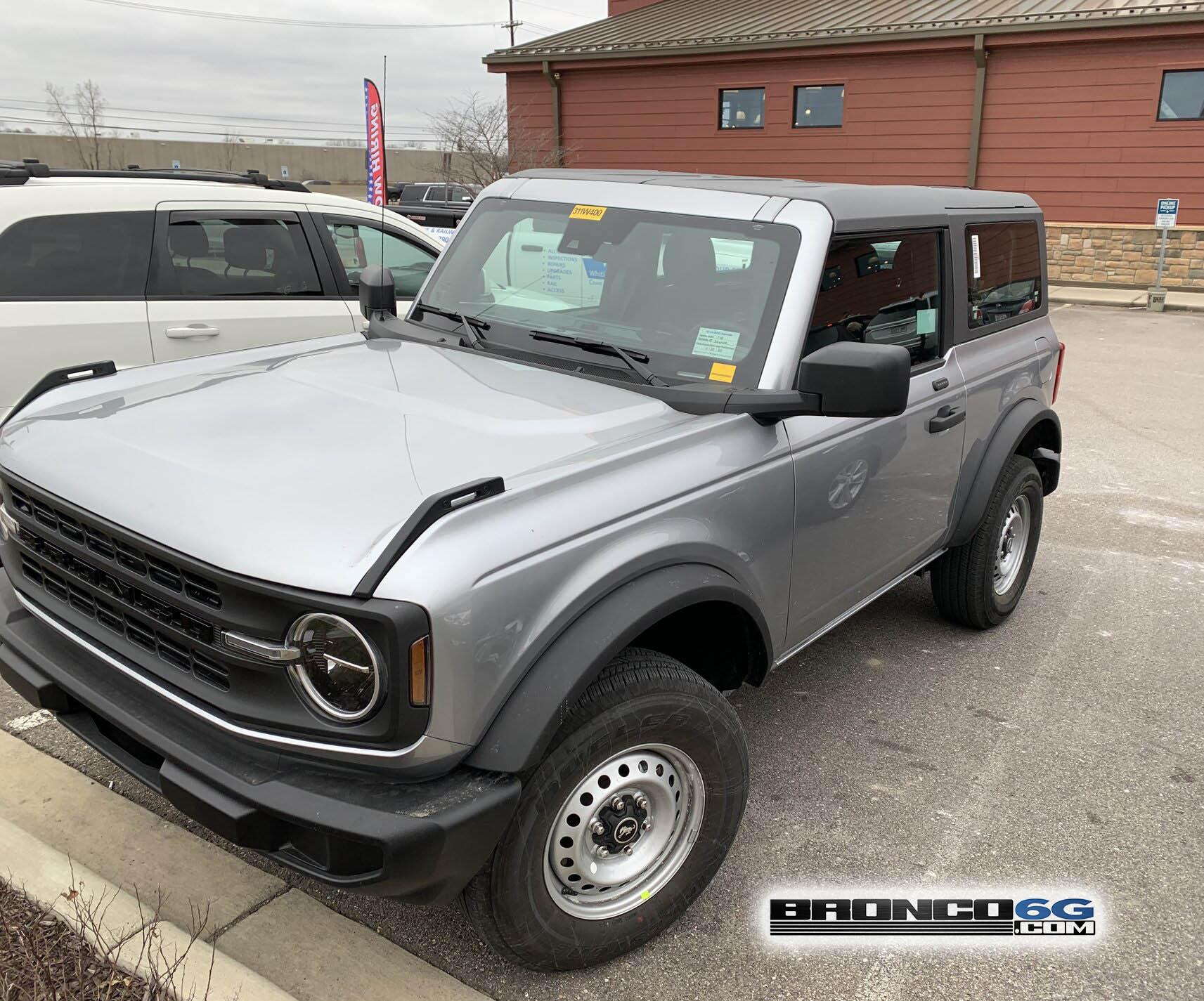 Ford Bronco Base Bronco 2-Door Iconic Silver spotted in  Wixom, MI 2-Door 2021 Bronco Base Steel Wheels in Iconic Silver 6