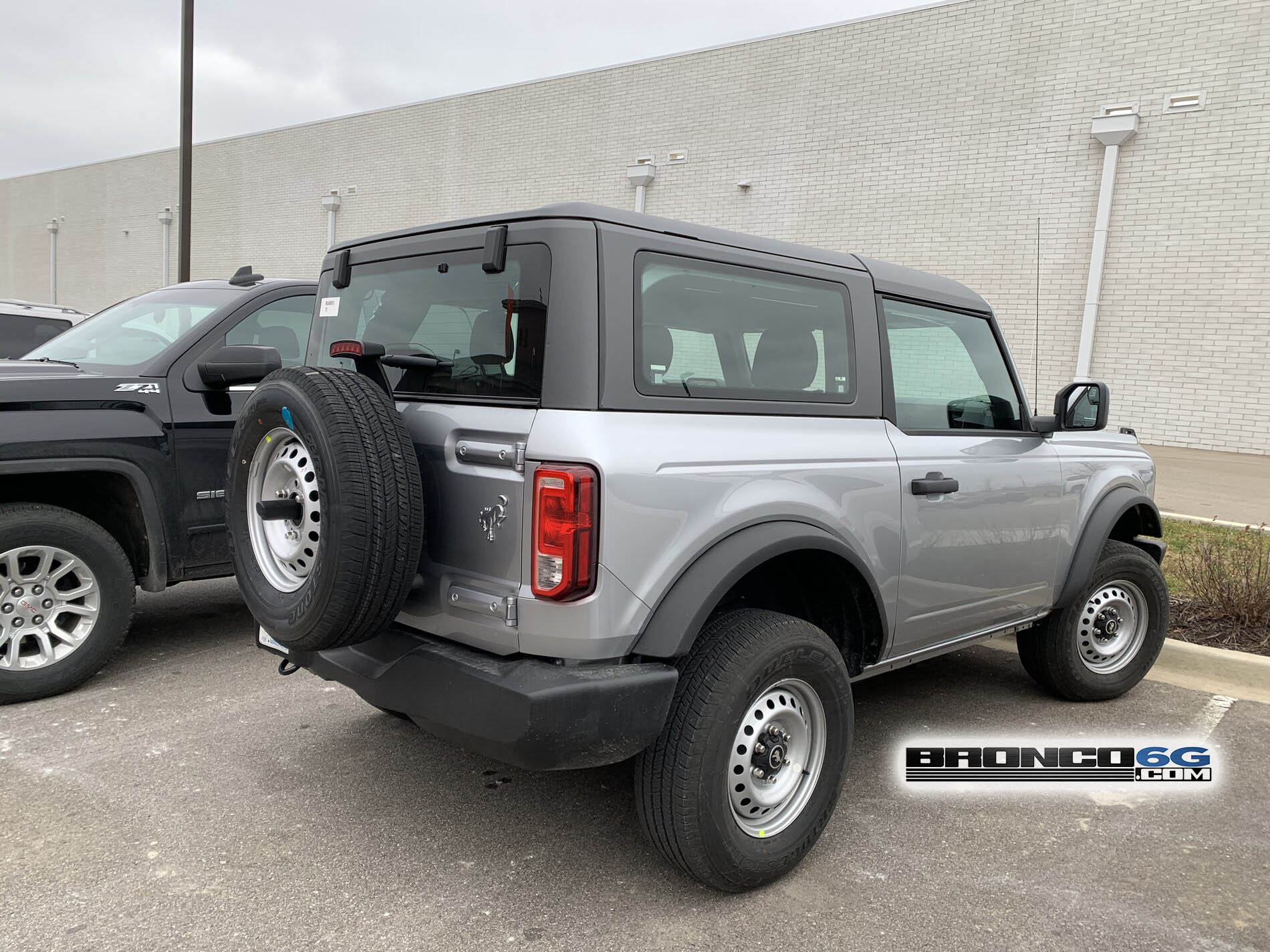 Ford Bronco Base Bronco 2-Door Iconic Silver spotted in  Wixom, MI 2-Door 2021 Bronco Base Steel Wheels in Iconic Silver 1