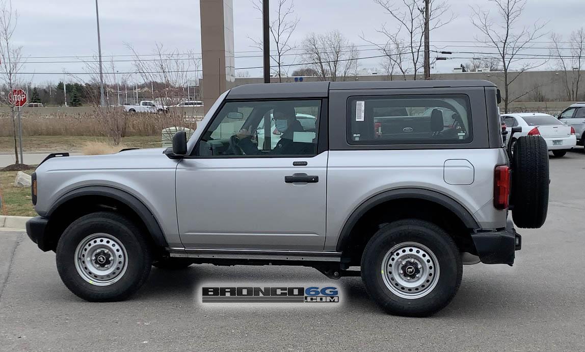Ford Bronco Base Bronco 2-Door Iconic Silver spotted in  Wixom, MI Iconic Silver Base Bronco 2-Door Steel Wheels 1