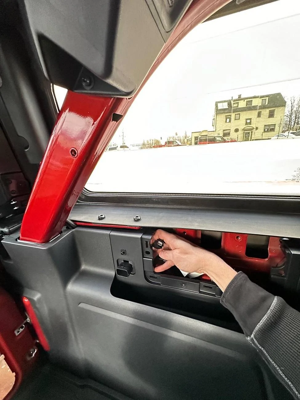 Ford Bronco Yet another tailgate rattle thread IMG_0348
