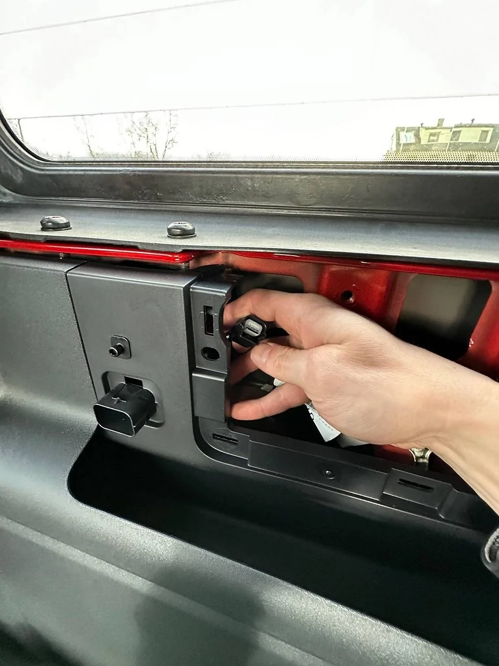 Ford Bronco Yet another tailgate rattle thread IMG_0347