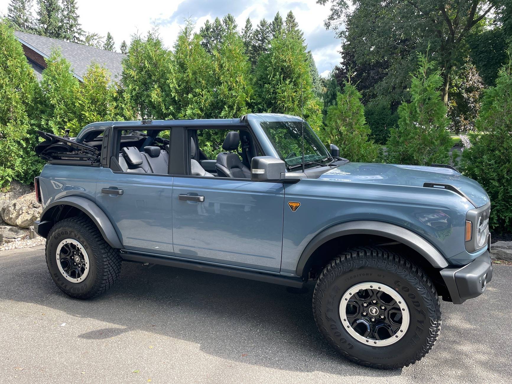 Ford Bronco AZURE GRAY METALLIC Bronco Club image1