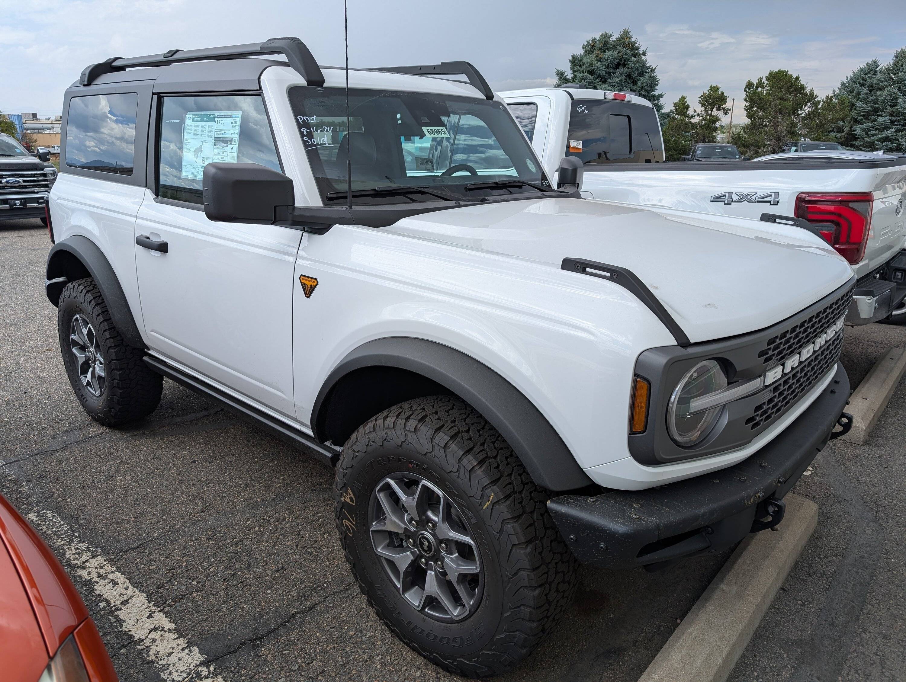 Ford Bronco Sydney, the Oxford White 2024 2dr Badlands 7MT PXL_20240819_211341944