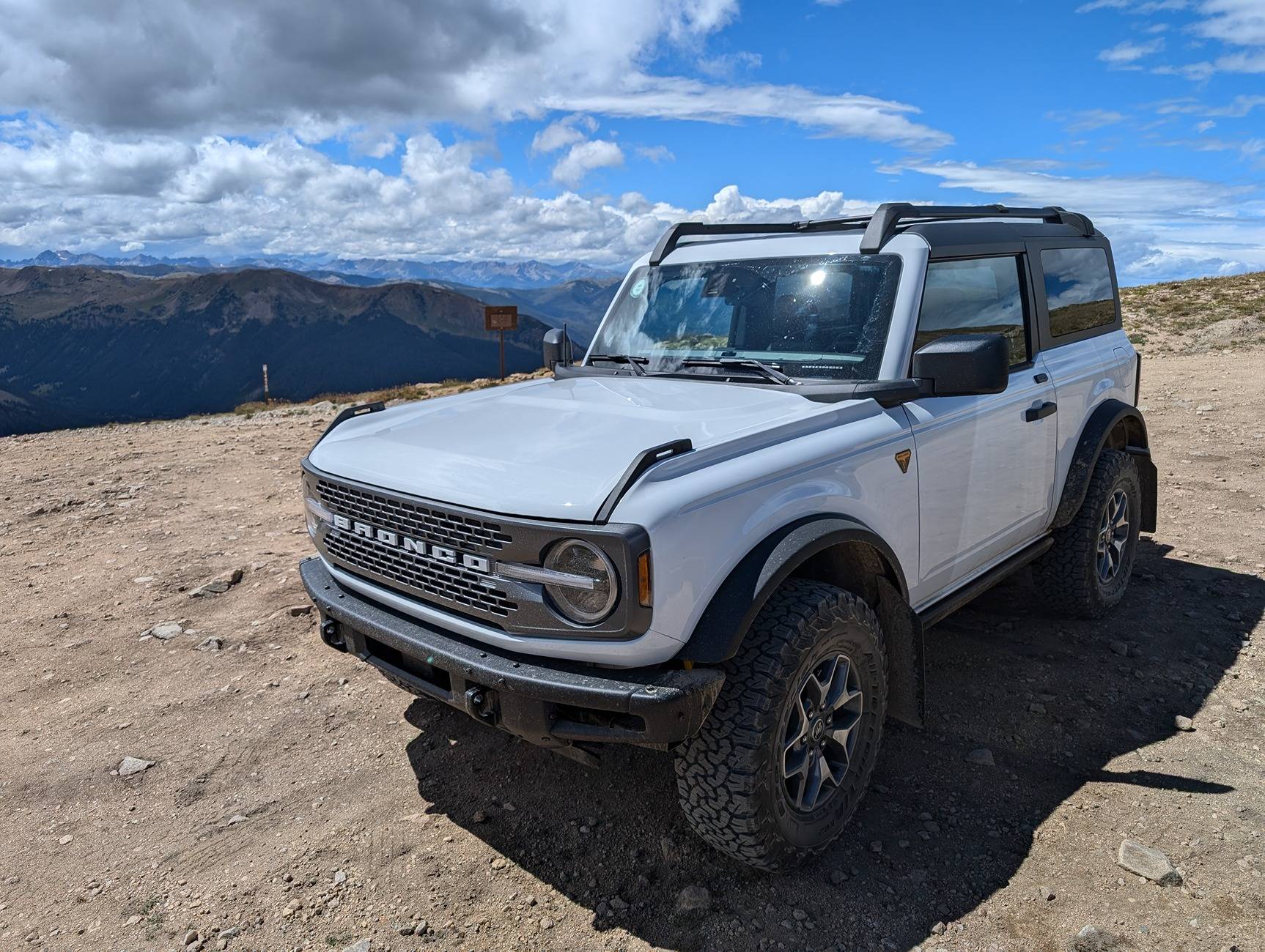 Ford Bronco Sydney, the Oxford White 2024 2dr Badlands 7MT PXL_20240825_193940079