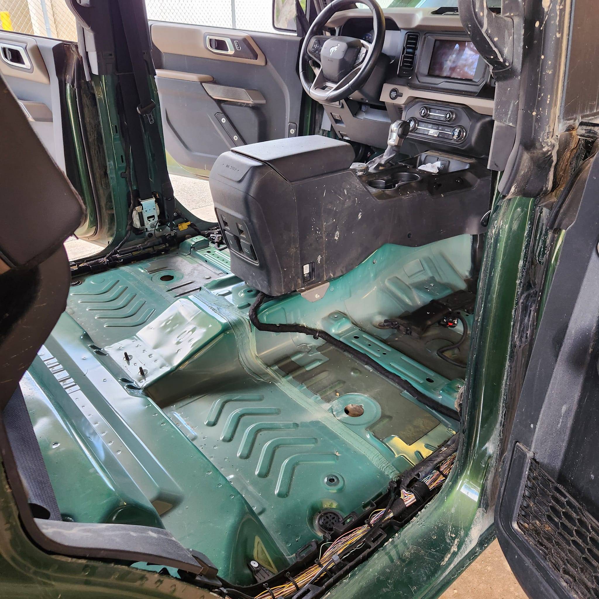 Ford Bronco Slow rolling Wildtrak build. [ModCrate] Carpet Removed