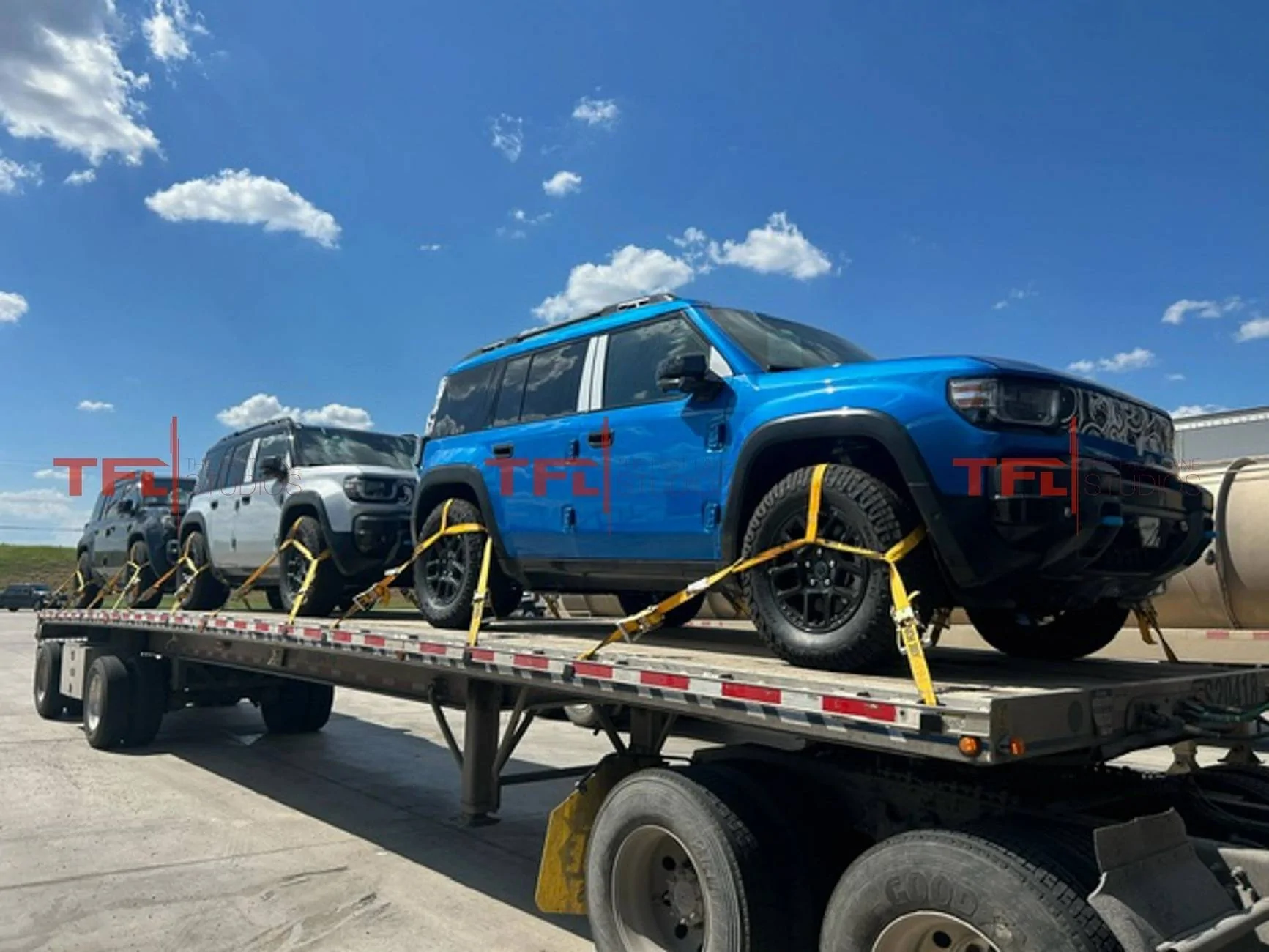 Ford Bronco Incoming Competition: Jeep Recon in 1st Public Sighting. 📸 Features Removable Doors & Retractable Roof + Possibly ICE Engines 2025-Jeep-Recon-spied-7
