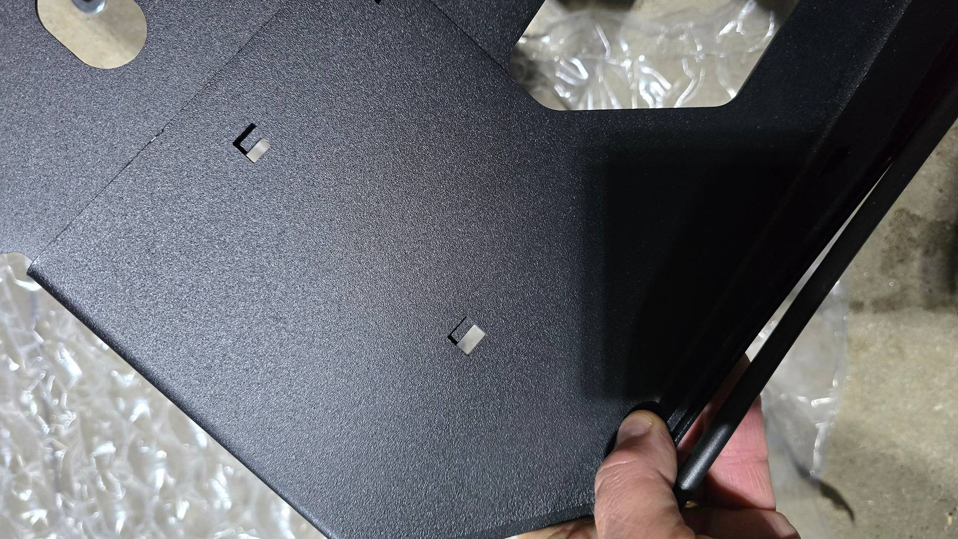 Ford Bronco Bad quality Ford Cargo Lid 1000005929