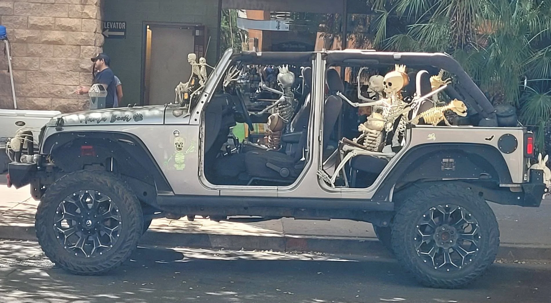 Ford Bronco Jeep in the news 20240920_103735