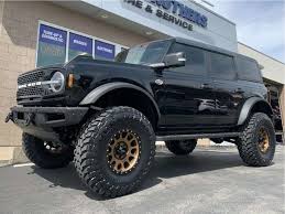 Ford Bronco Pics request: black Bronco with bronze wheels 1728222250018-8l