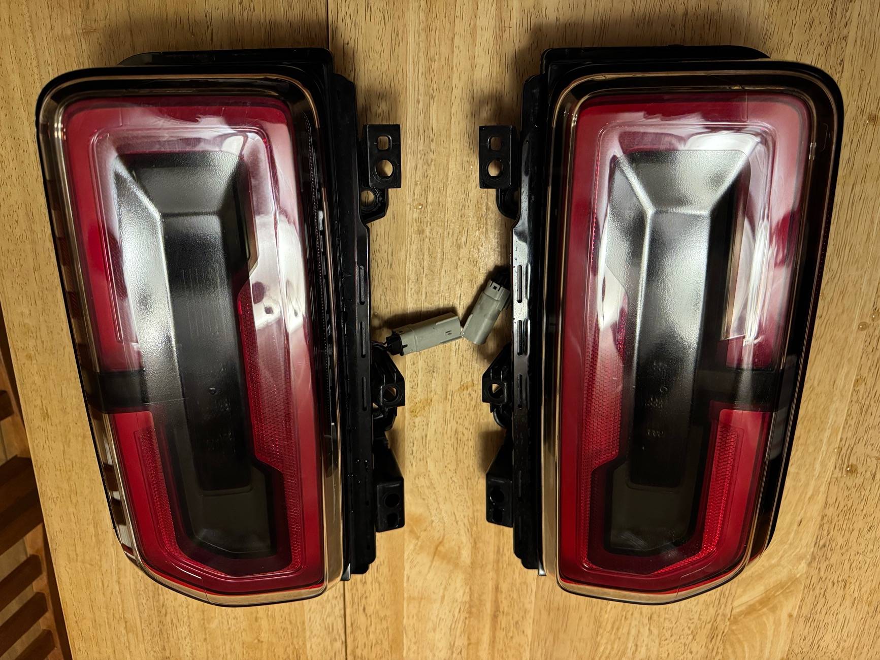 Ford Bronco OEM LED TAIL LIGHTS $200 IMG_0203
