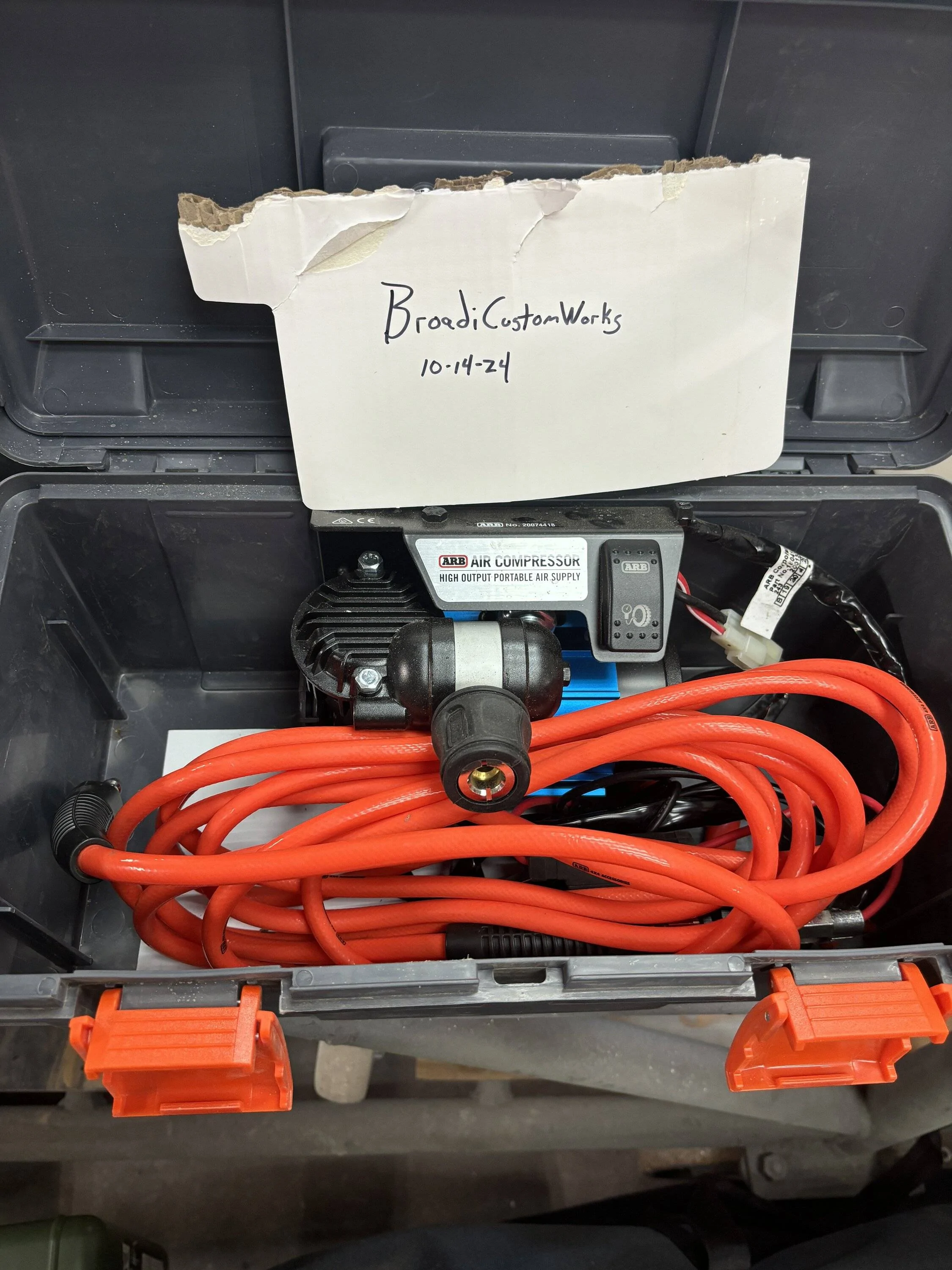 Ford Bronco ARB single compressor kit in factory case $150 IMG_2244