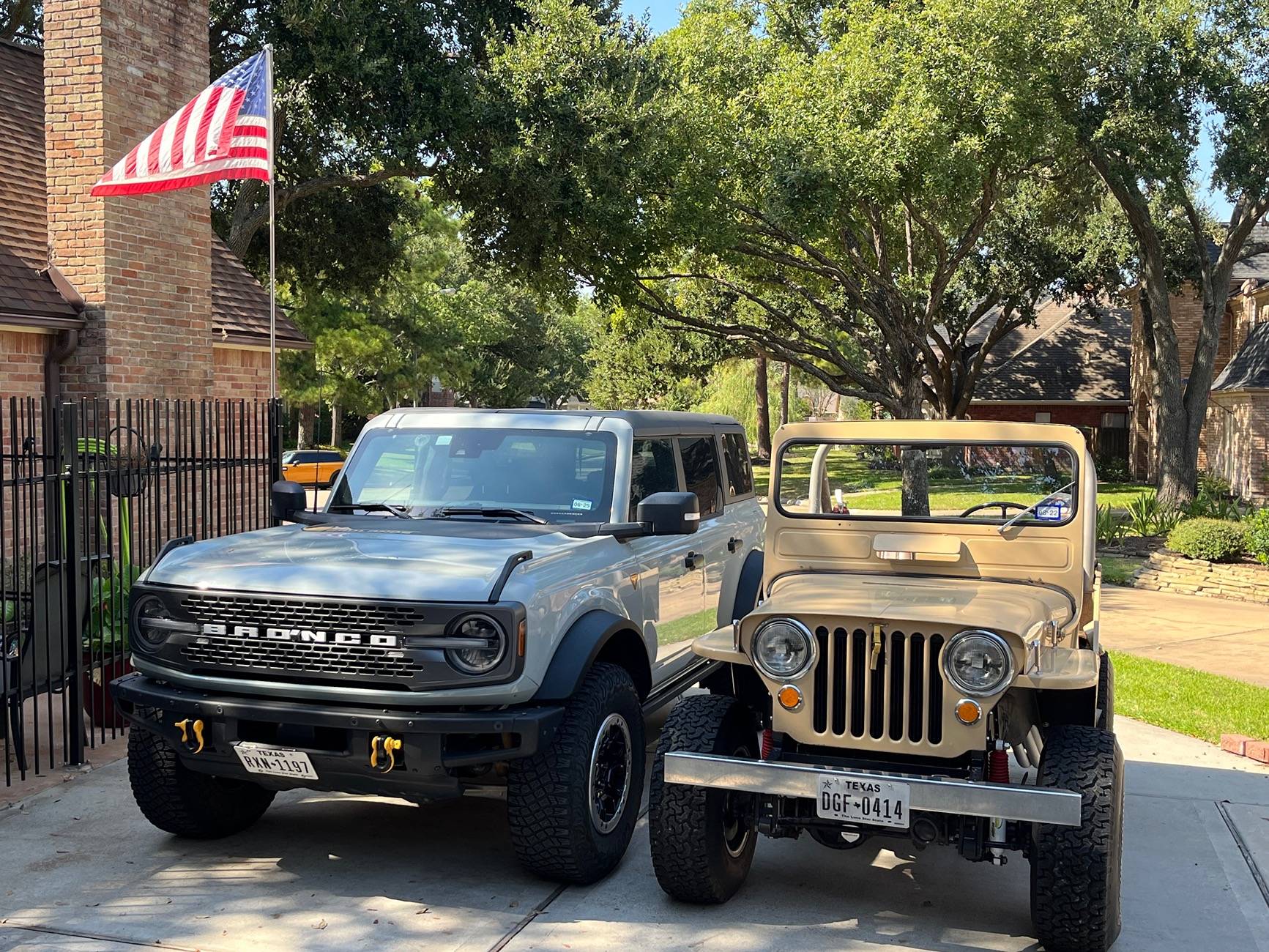 Ford Bronco Bronco vs. Flatfender (CJ) IMG_4145