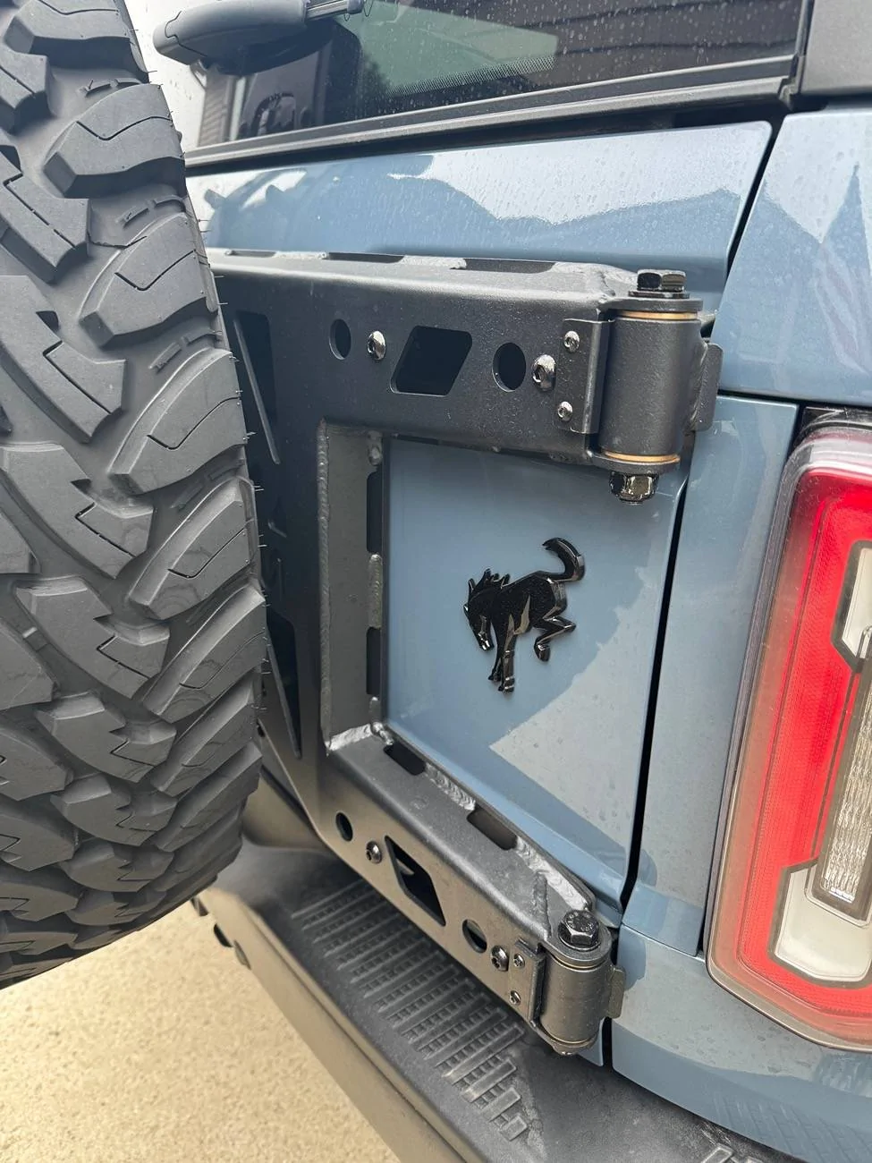 Ford Bronco Turn Off road Tire carrier IMG_3515