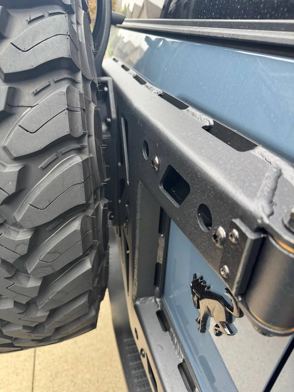 Ford Bronco Turn Off road Tire carrier IMG_3516