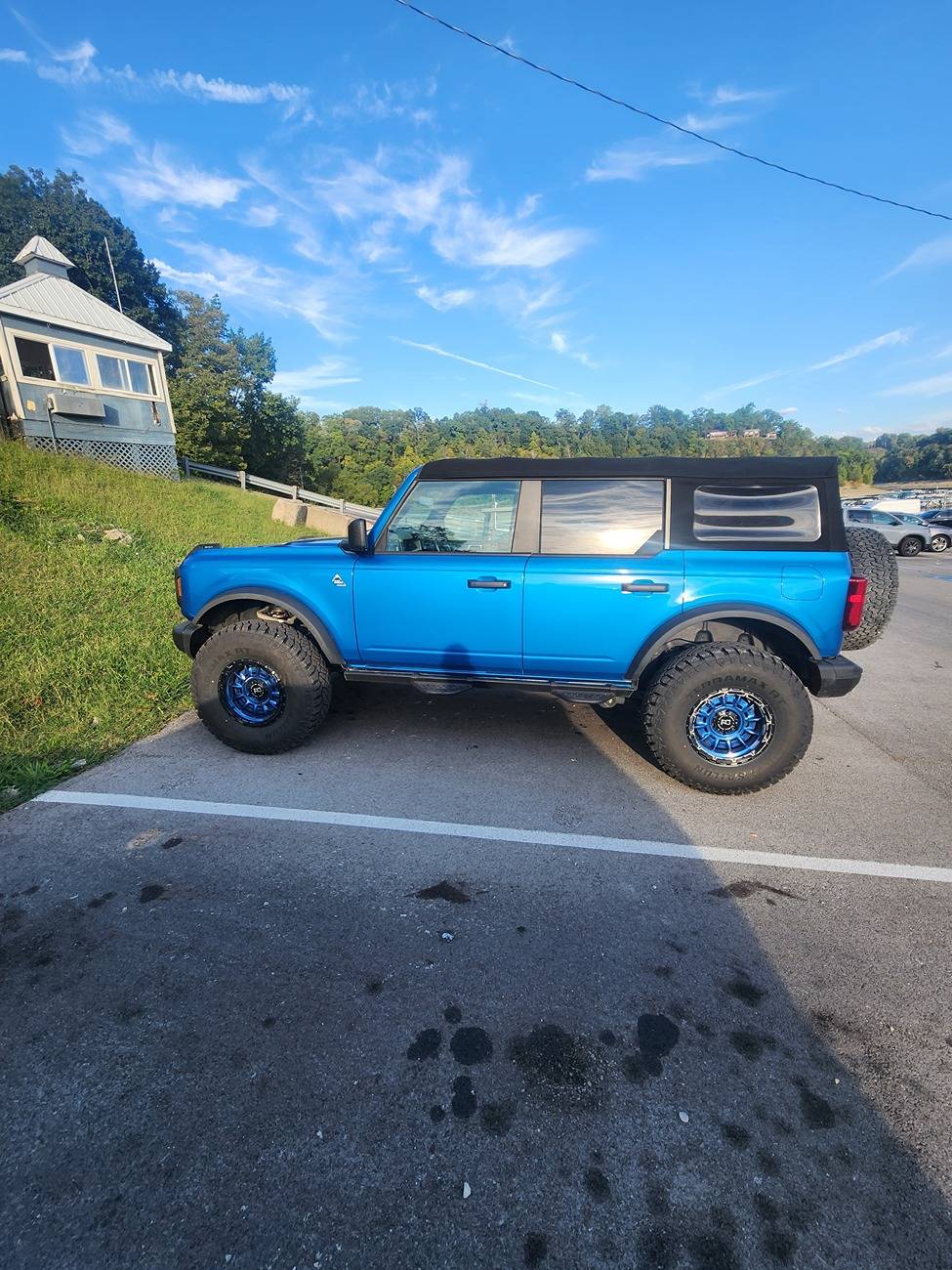 Ford Bronco The cheap Base Bronco build on 37's 1000000791