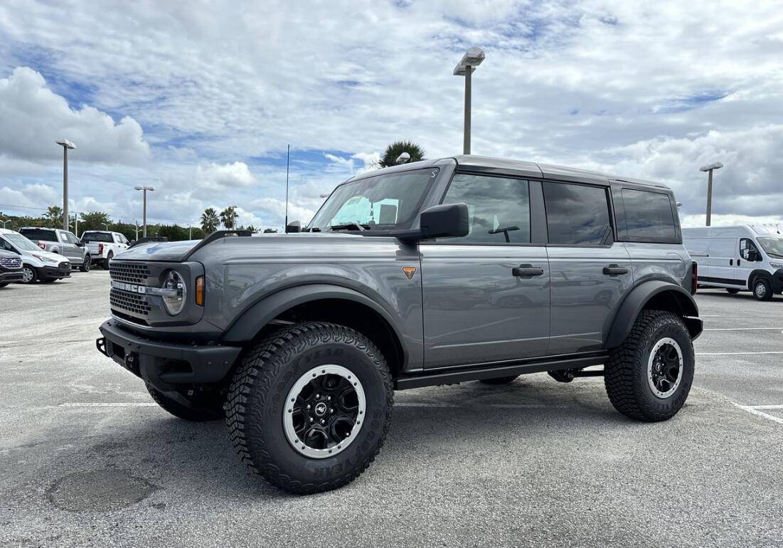 Ford Bronco Door/Window differences amongst the years 21 to 24 1729701848587-oz