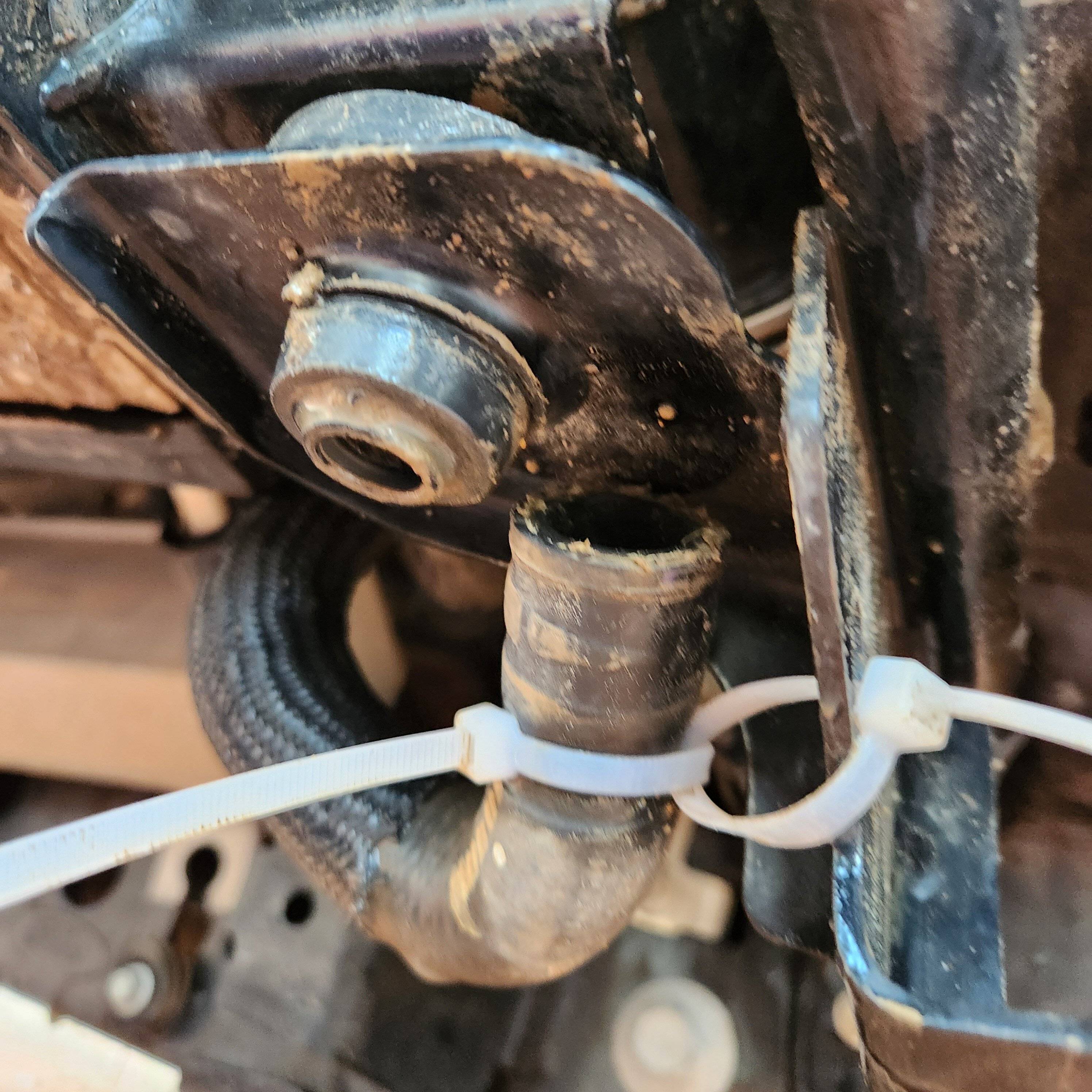 Ford Bronco Busted waiting on a tow 1000001805