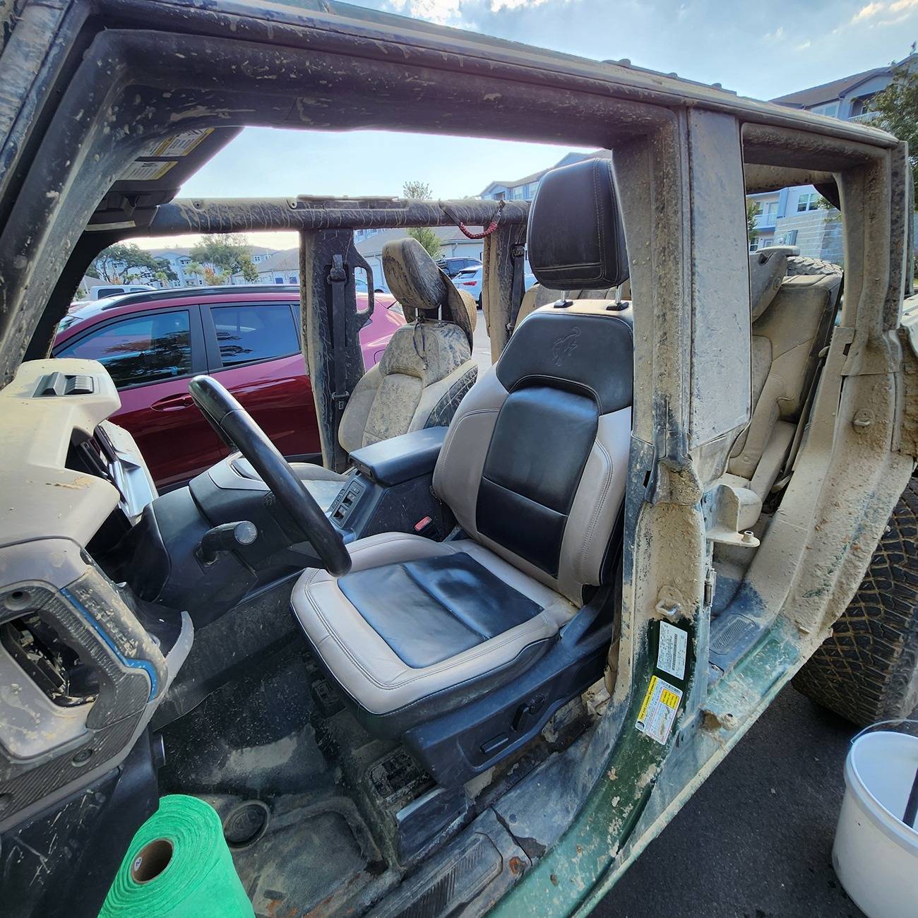 Ford Bronco Slow rolling Wildtrak build. [ModCrate] 20241027_152142