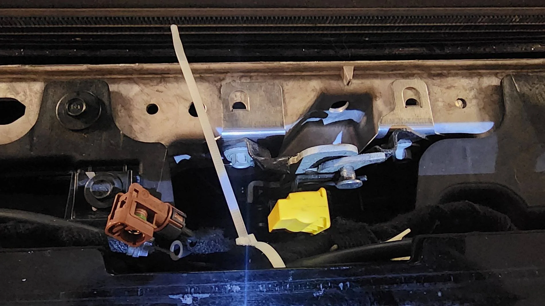 Ford Bronco Rough Country High Mount Winch Install Notes 2.7-Replacement Harness Has Wrong Optical Connector