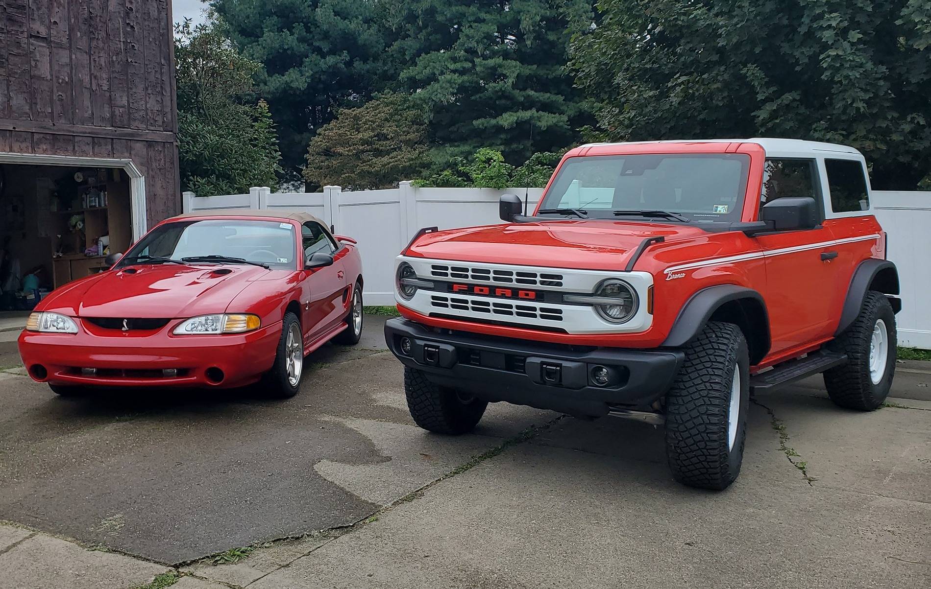 Ford Bronco Products for Waxing Hardtop . . . 20230823_122954