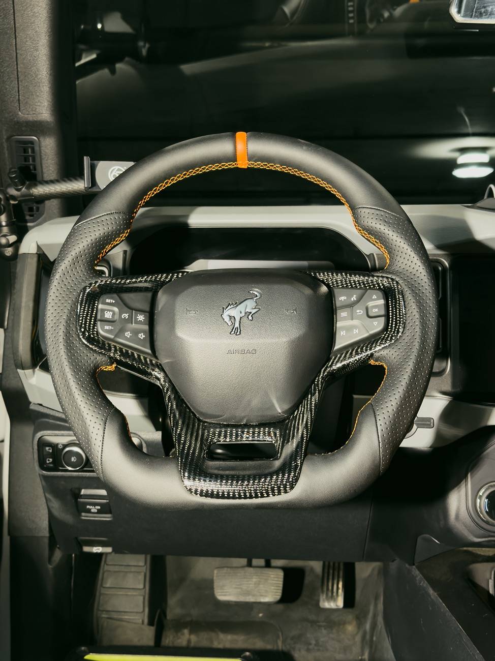 Ford Bronco New steering wheel from Carbontastic IMG_0523
