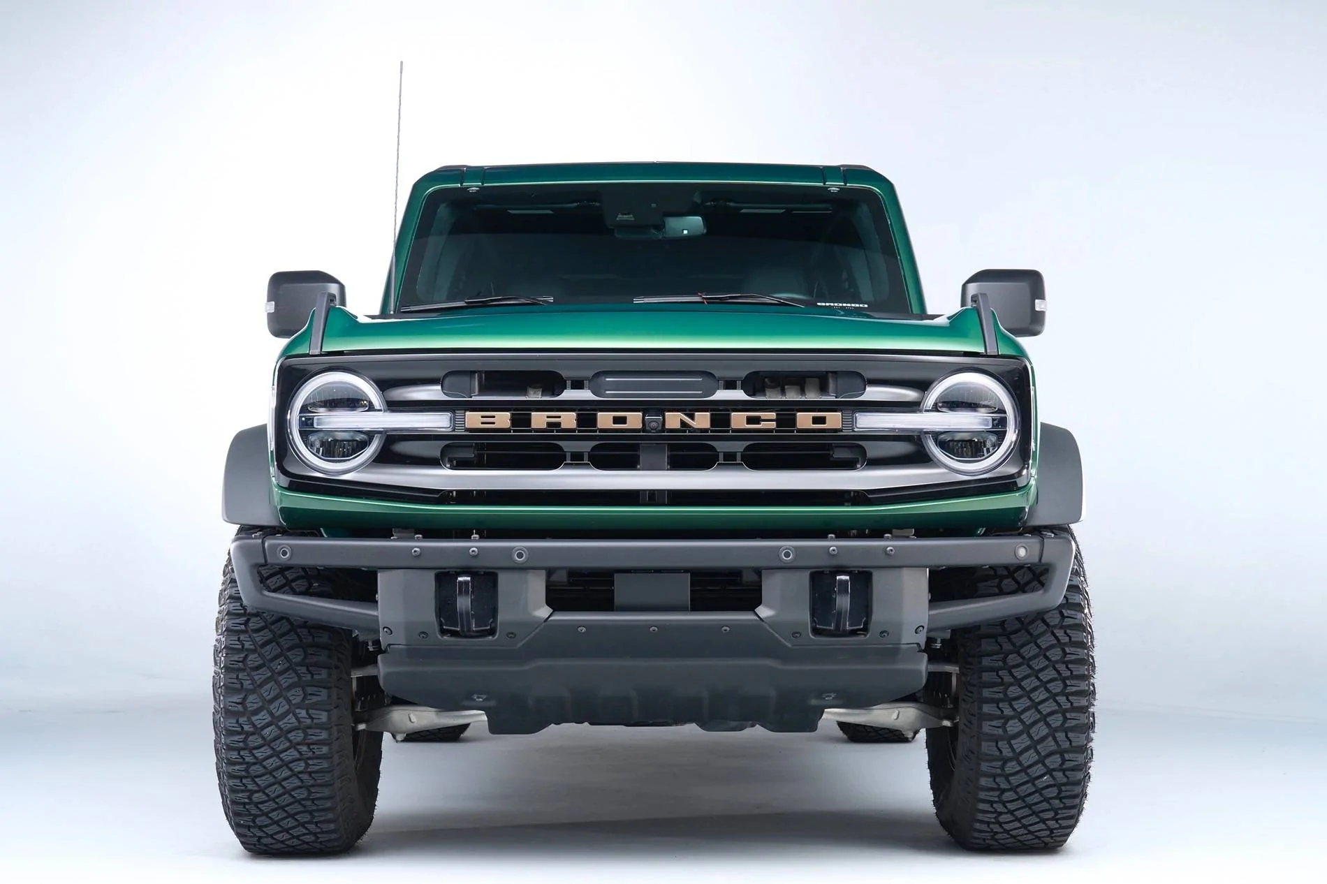 Ford Bronco Ford Custom Garage Packages Debut with Matte Black & Sinister Bronze Bronco Packages (Dark Trail Series Coming Soon) brnc_brz_deadfront_hero_002-4096x2731