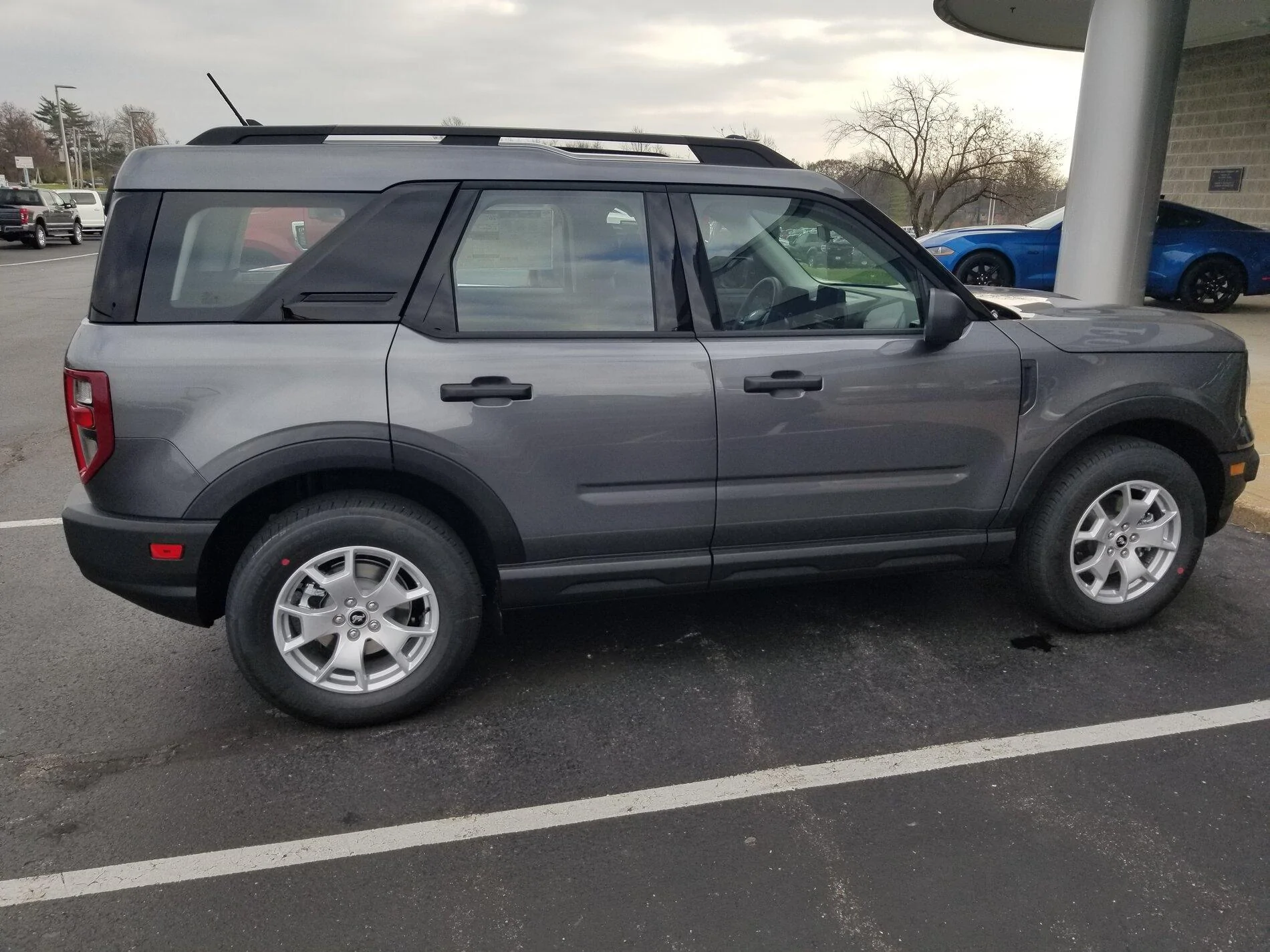 Ford Bronco Carbonized Gray vs Shadow Black 20201207_143054