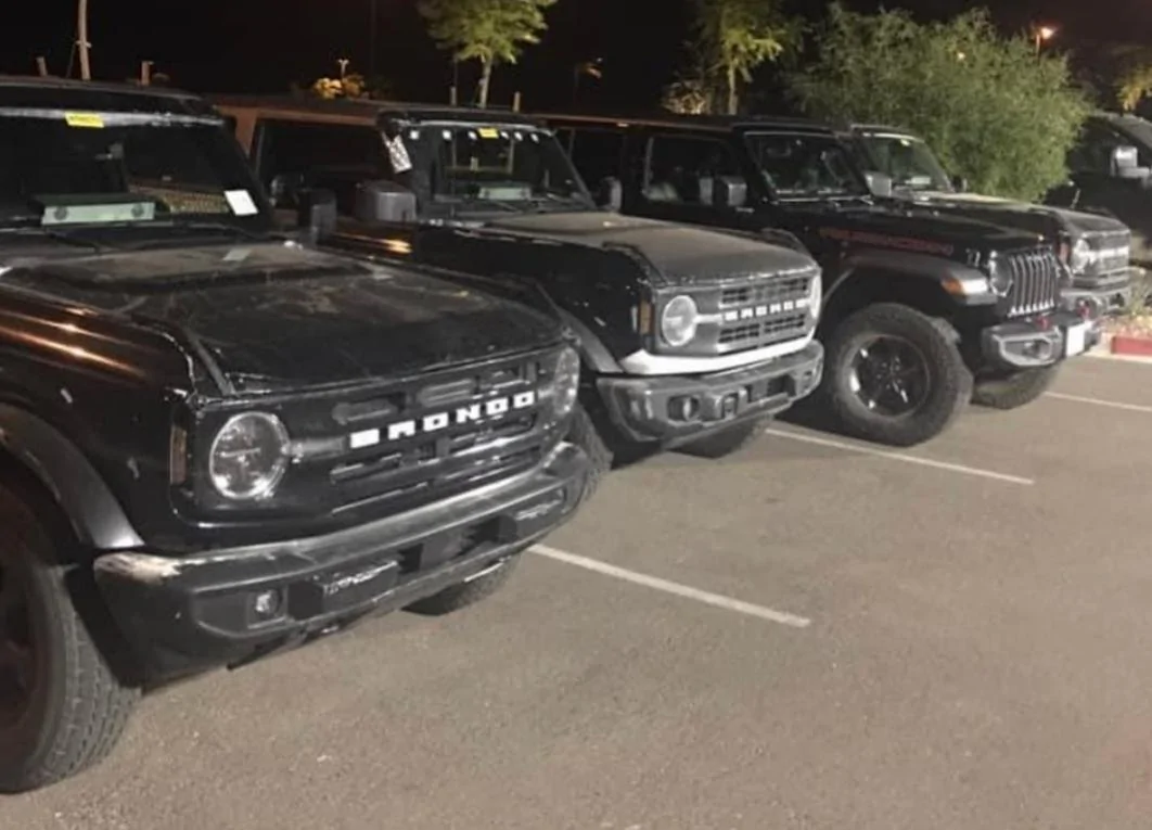 Ford Bronco ? A few Broncos resting after a long days work! 20201209_081900