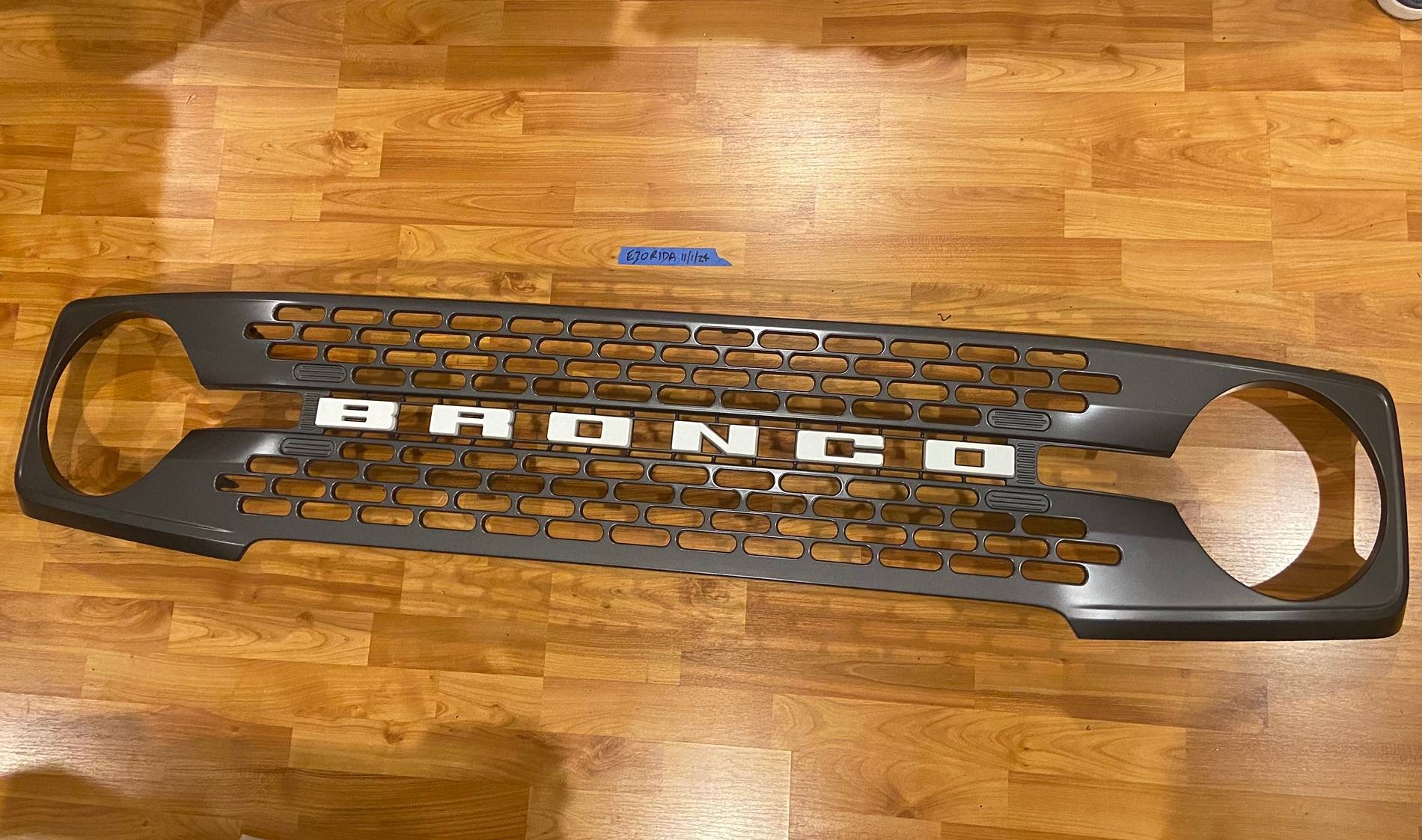 Ford Bronco FS: FACTORY ORIGINAL BADLANDS GRILL IMG_7047