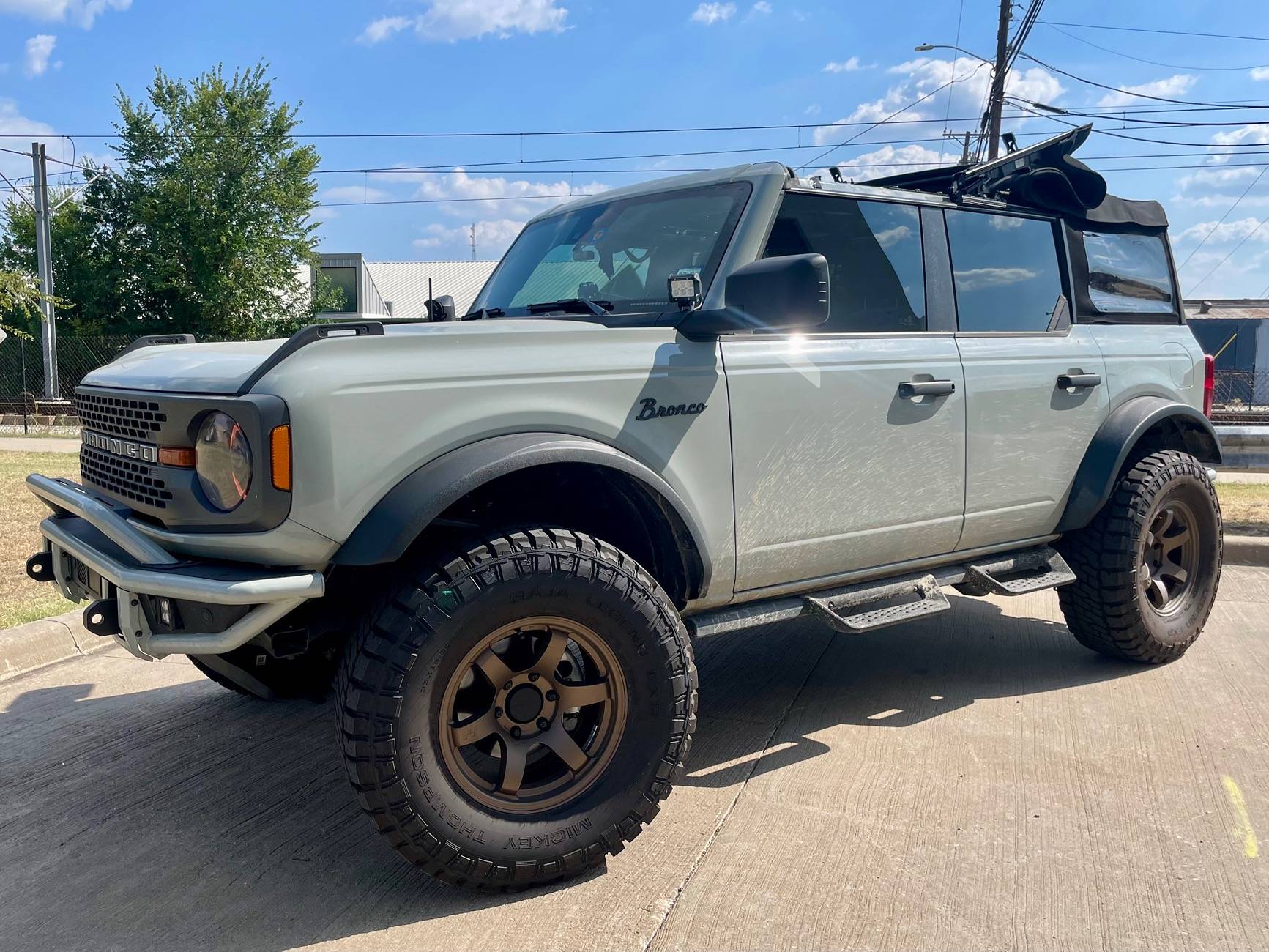 Ford Bronco Bronze wheels for white BD IMG_2298