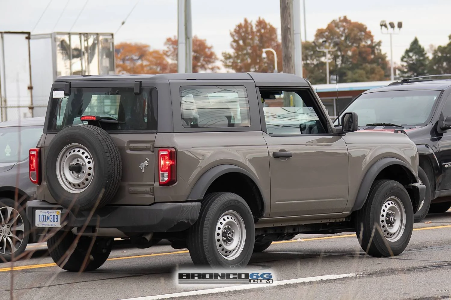 Ford Bronco MARSH GRAY Bronco Club marsh-gray-2025-bronco-base-trim-spied-4-jpg