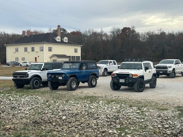 Ford Bronco Pics of your 2dr next to other cool 2drs Schraders 11-10-24