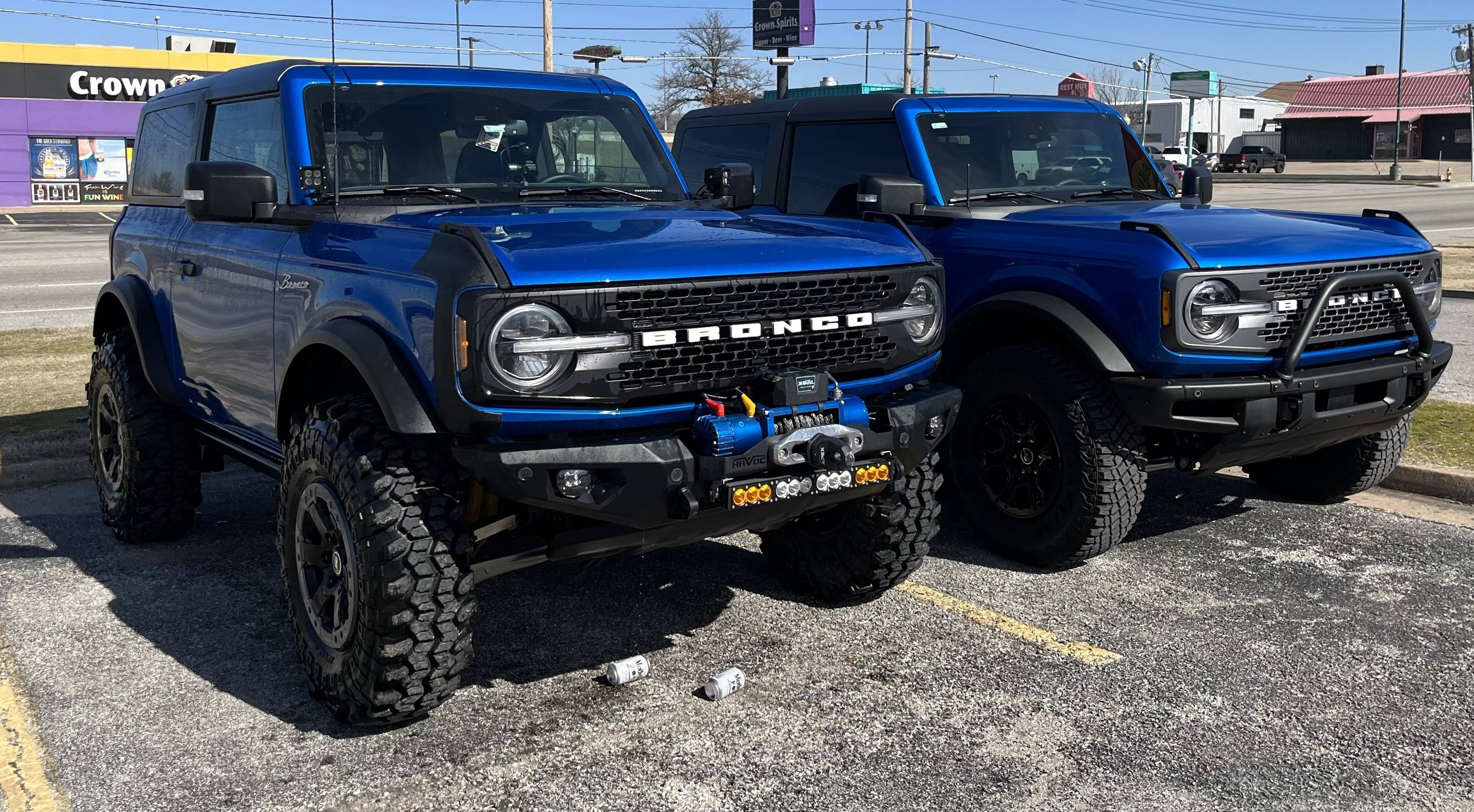 Ford Bronco Pics of your 2dr next to other cool 2drs uBMoVRx