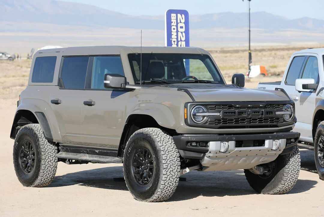 Ford Bronco MARSH GRAY Bronco Club IMG_6419