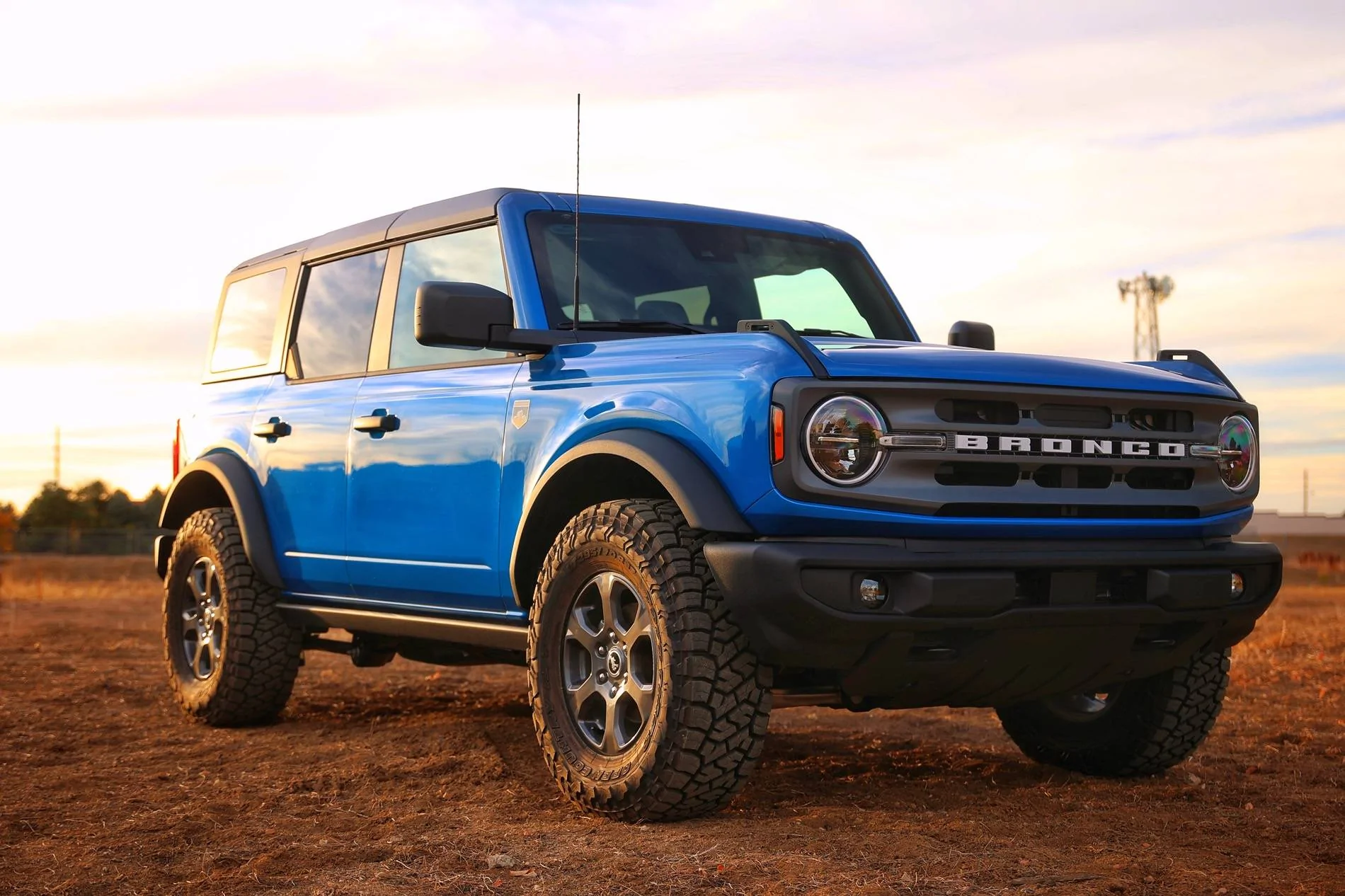 Ford Bronco VELOCITY BLUE Bronco Club IMG_4884