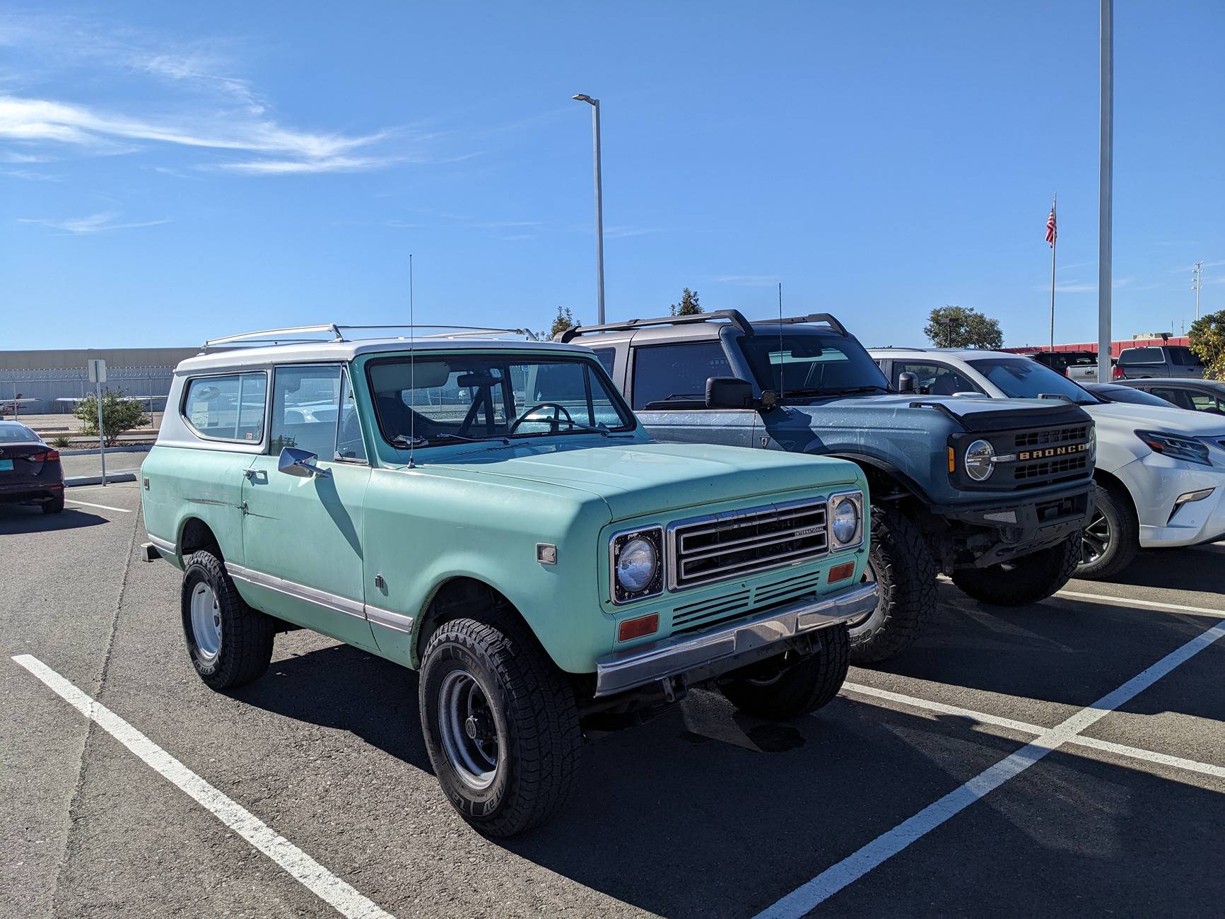 Ford Bronco Pics of your 2dr next to other cool 2drs PXL_20240924_221139117