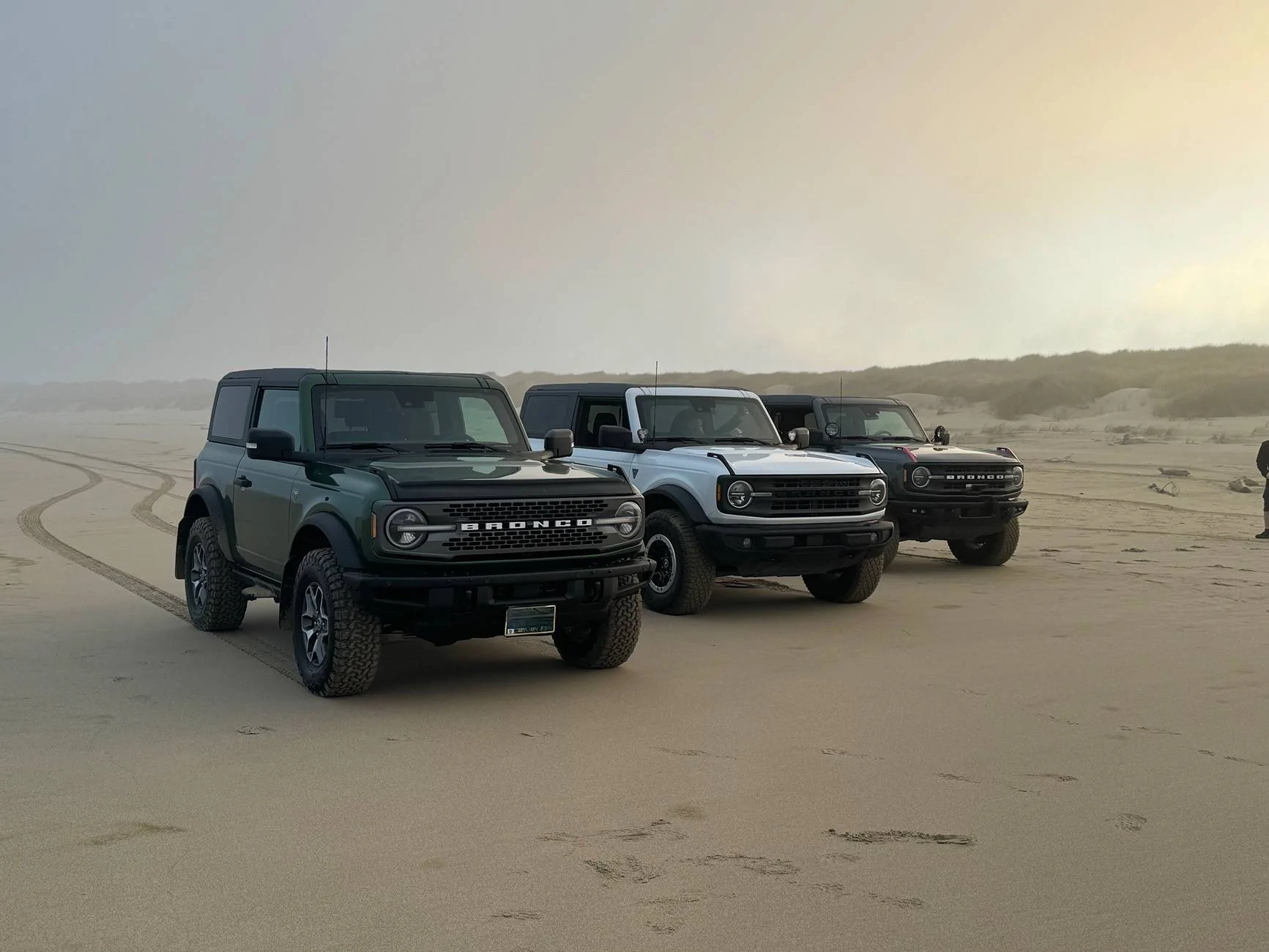Ford Bronco Pics of your 2dr next to other cool 2drs IMG_R_0882