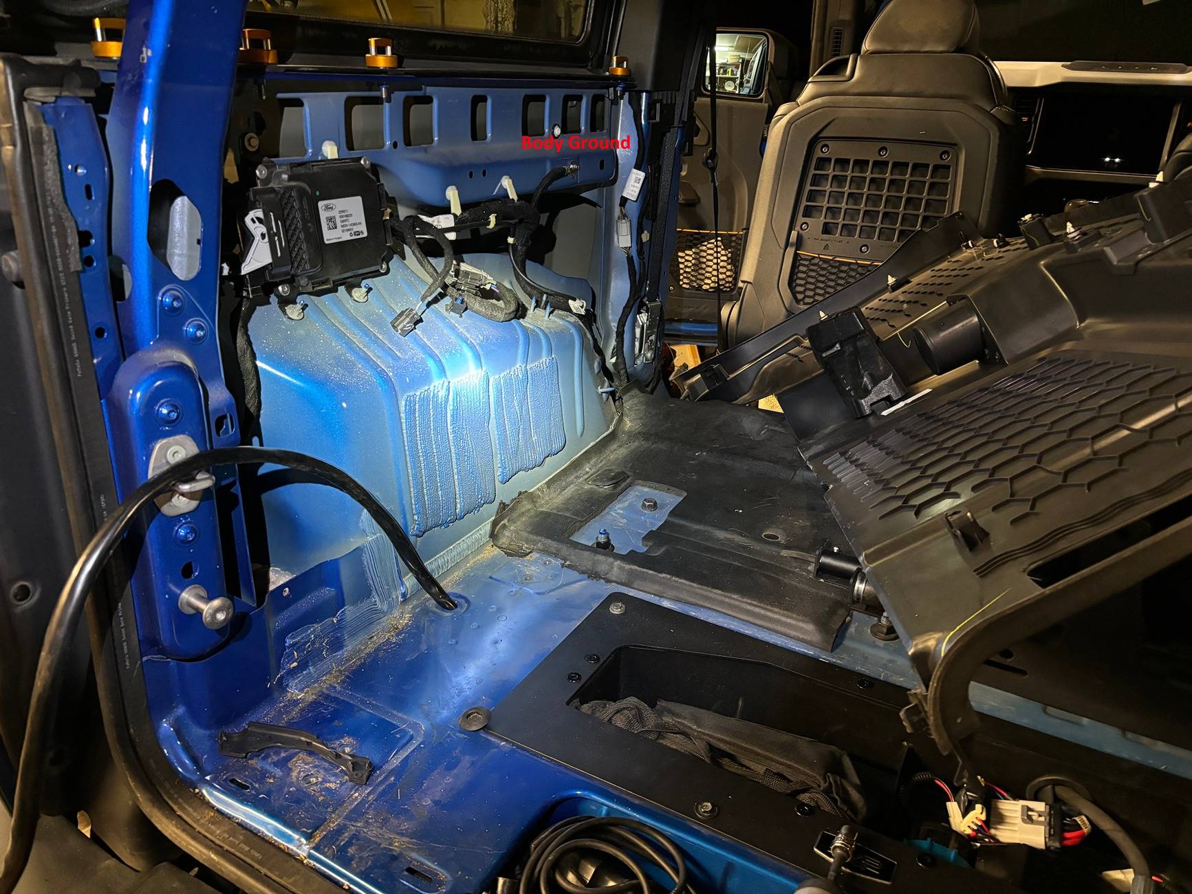 Ford Bronco Alternative ARB twin compressor mounting location:  upper roll bar molle panel IMG_3436.JPG