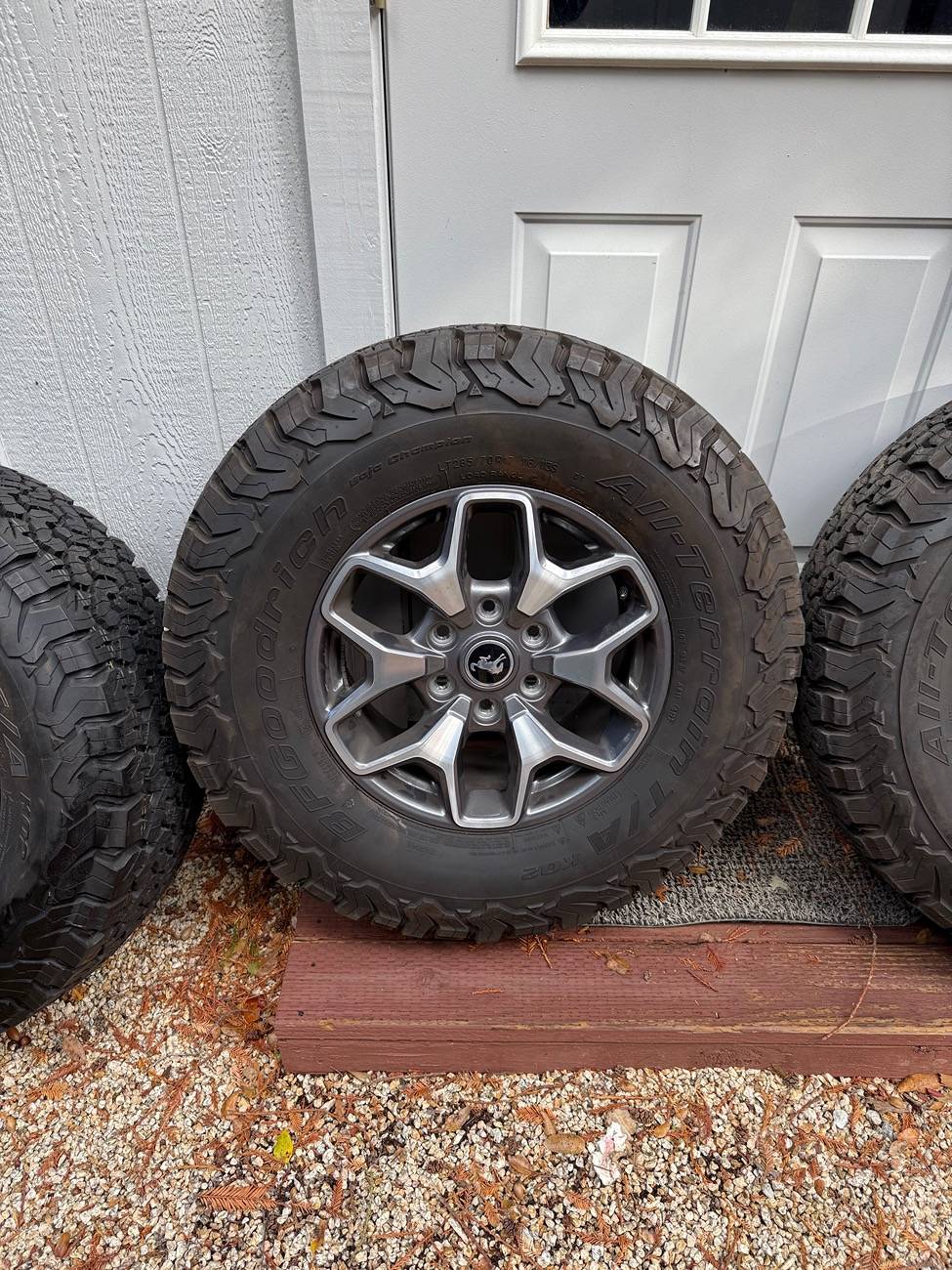 Ford Bronco 5 Badlands Wheels and Tires IMG_0038